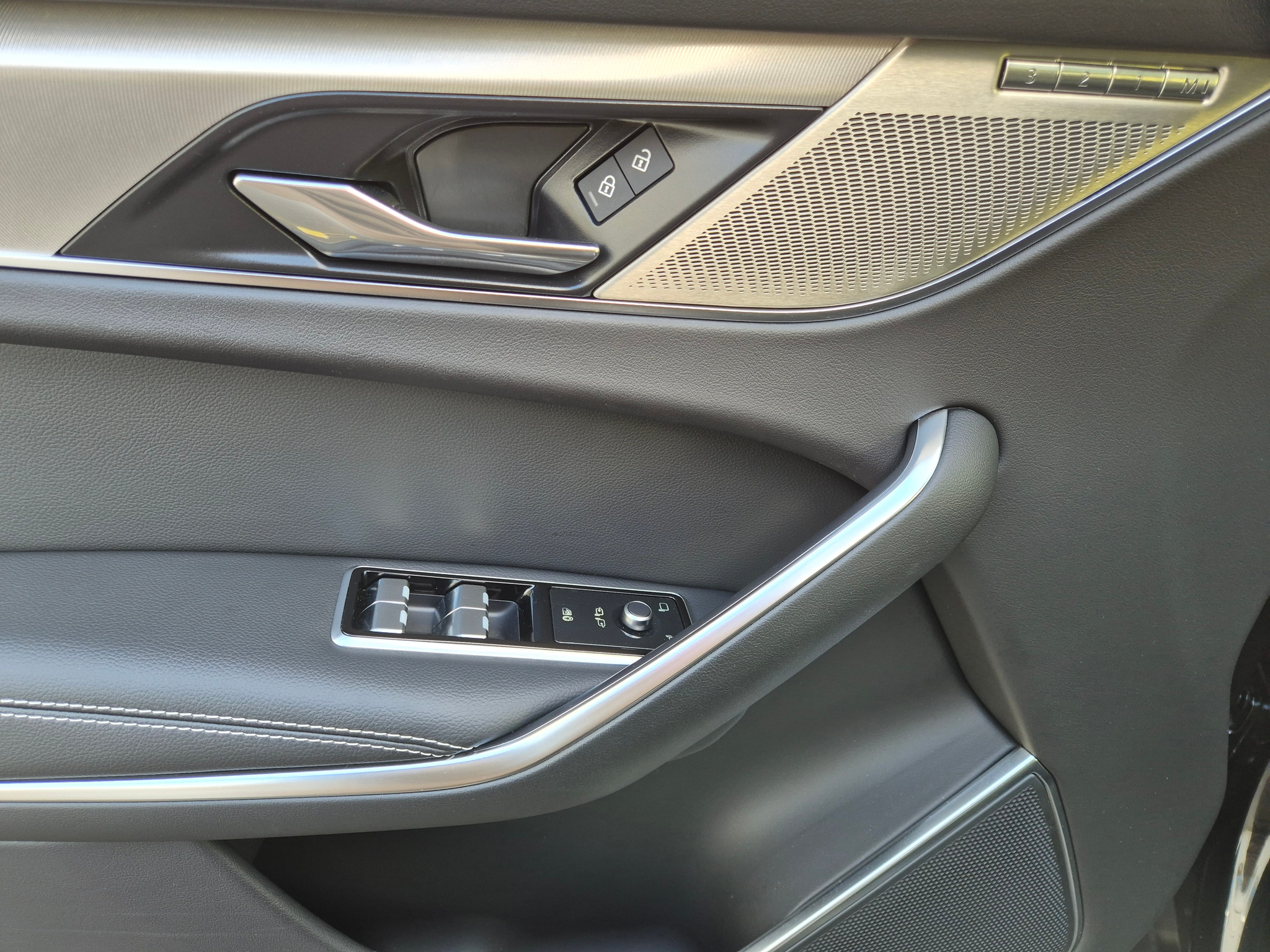 listing desktop thumbnail image 15