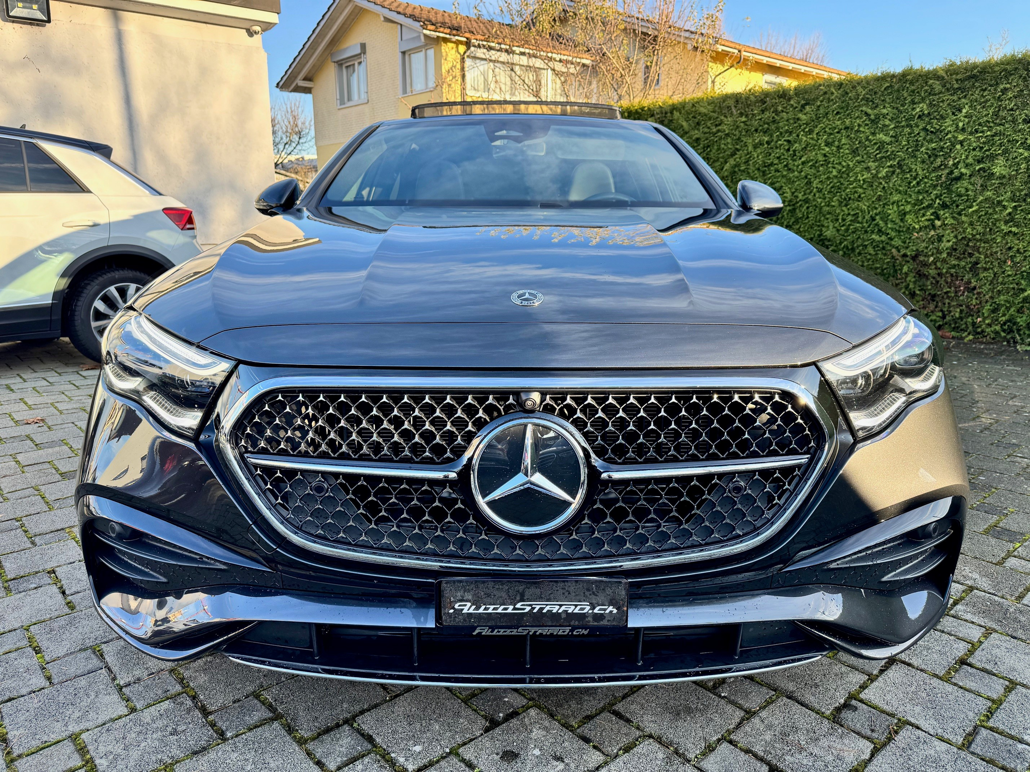 listing desktop thumbnail image 1