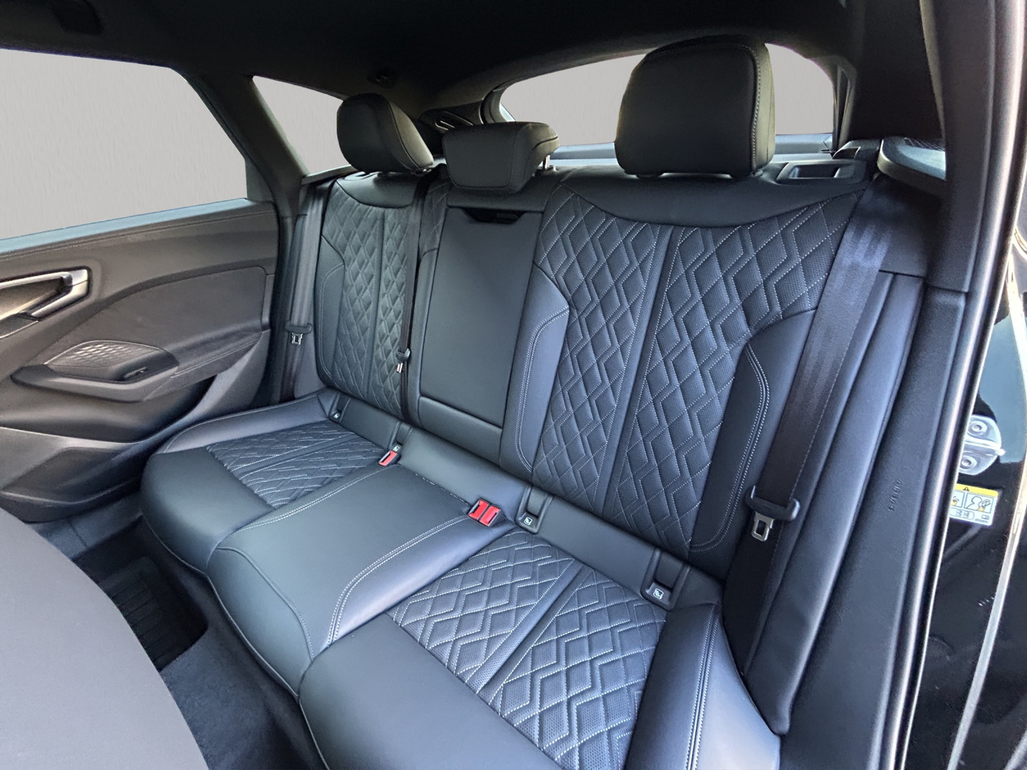 listing desktop thumbnail image 8