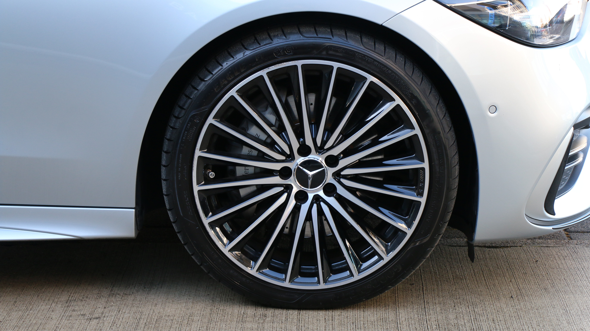 listing desktop thumbnail image 25