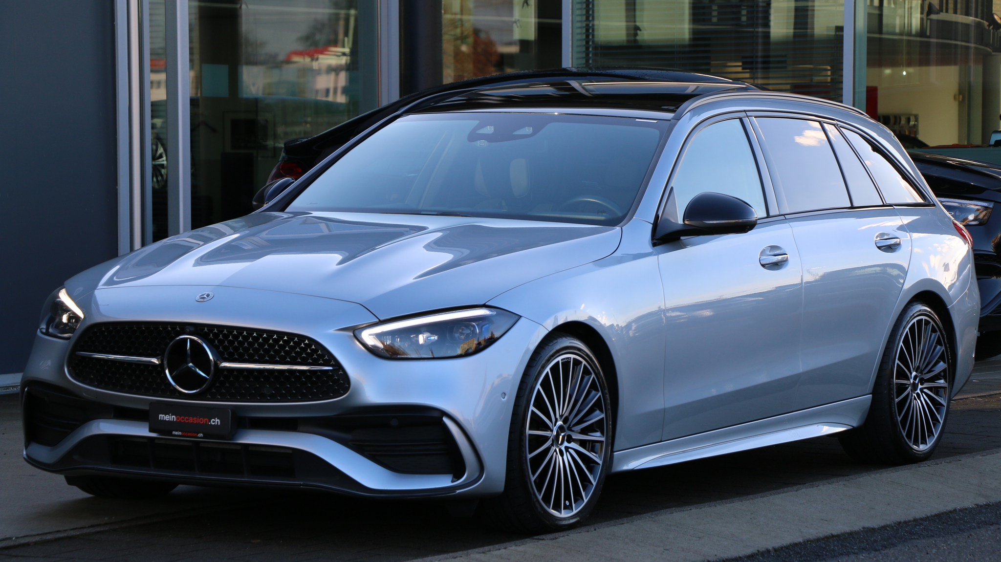 listing desktop thumbnail image 2