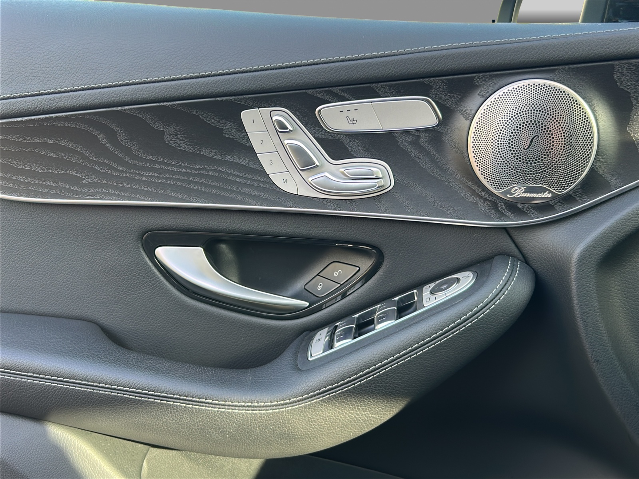 listing desktop thumbnail image 14