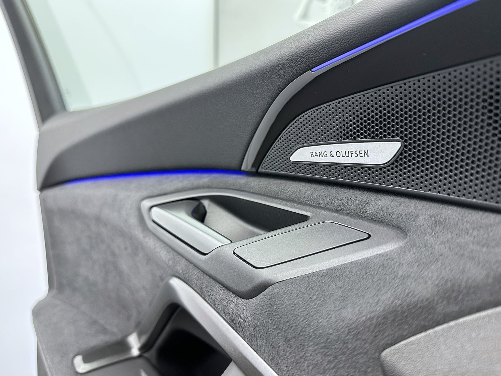 listing desktop thumbnail image 4