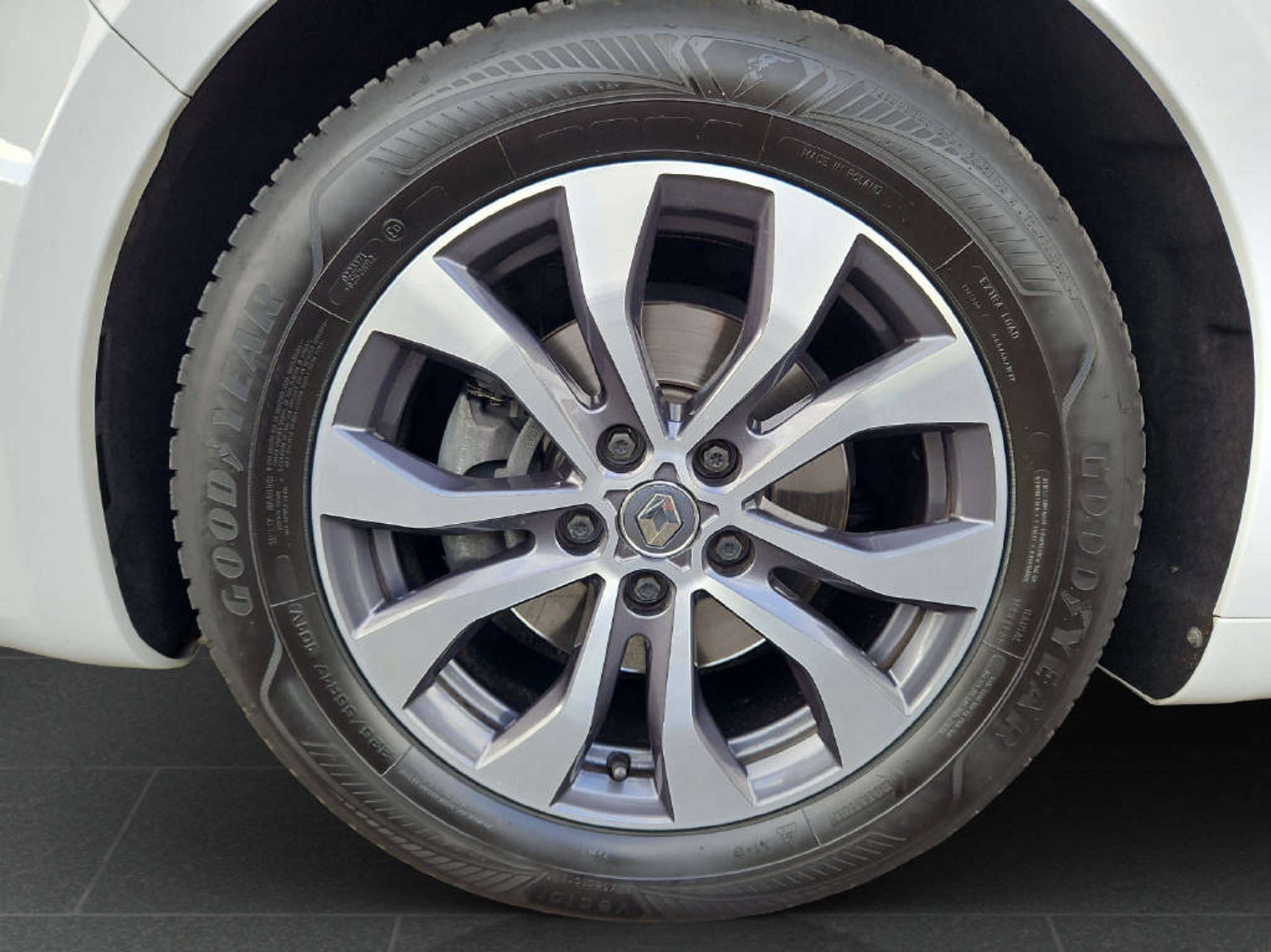 listing desktop thumbnail image 10