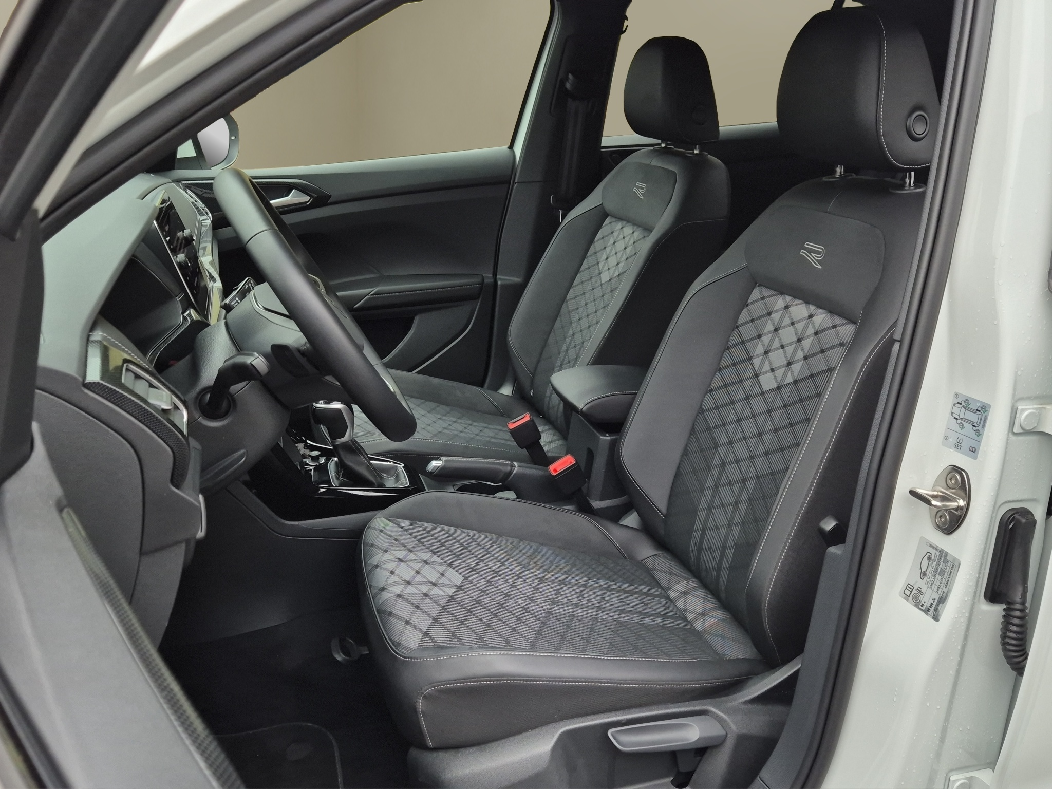 listing desktop thumbnail image 8