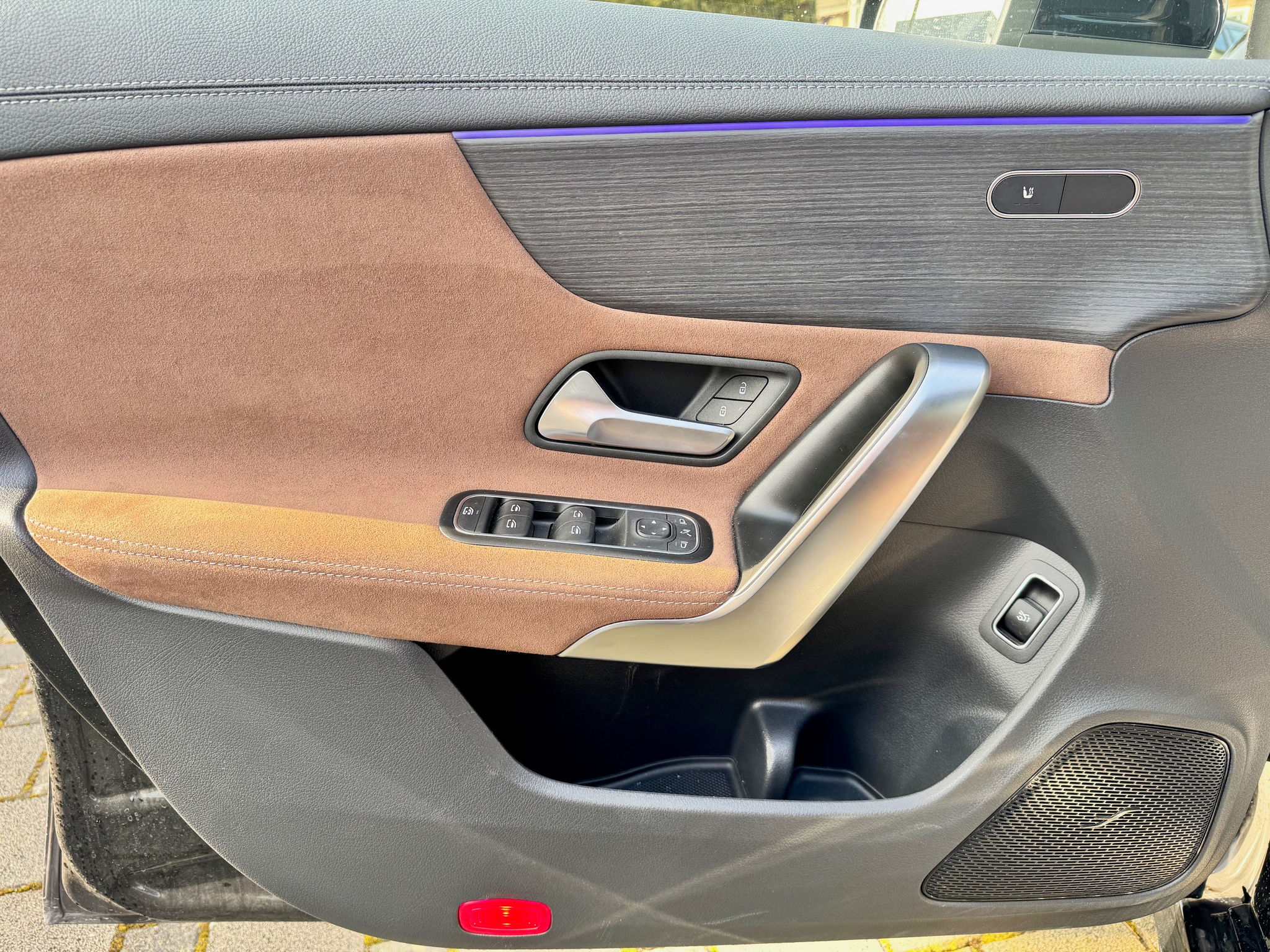 listing desktop thumbnail image 9