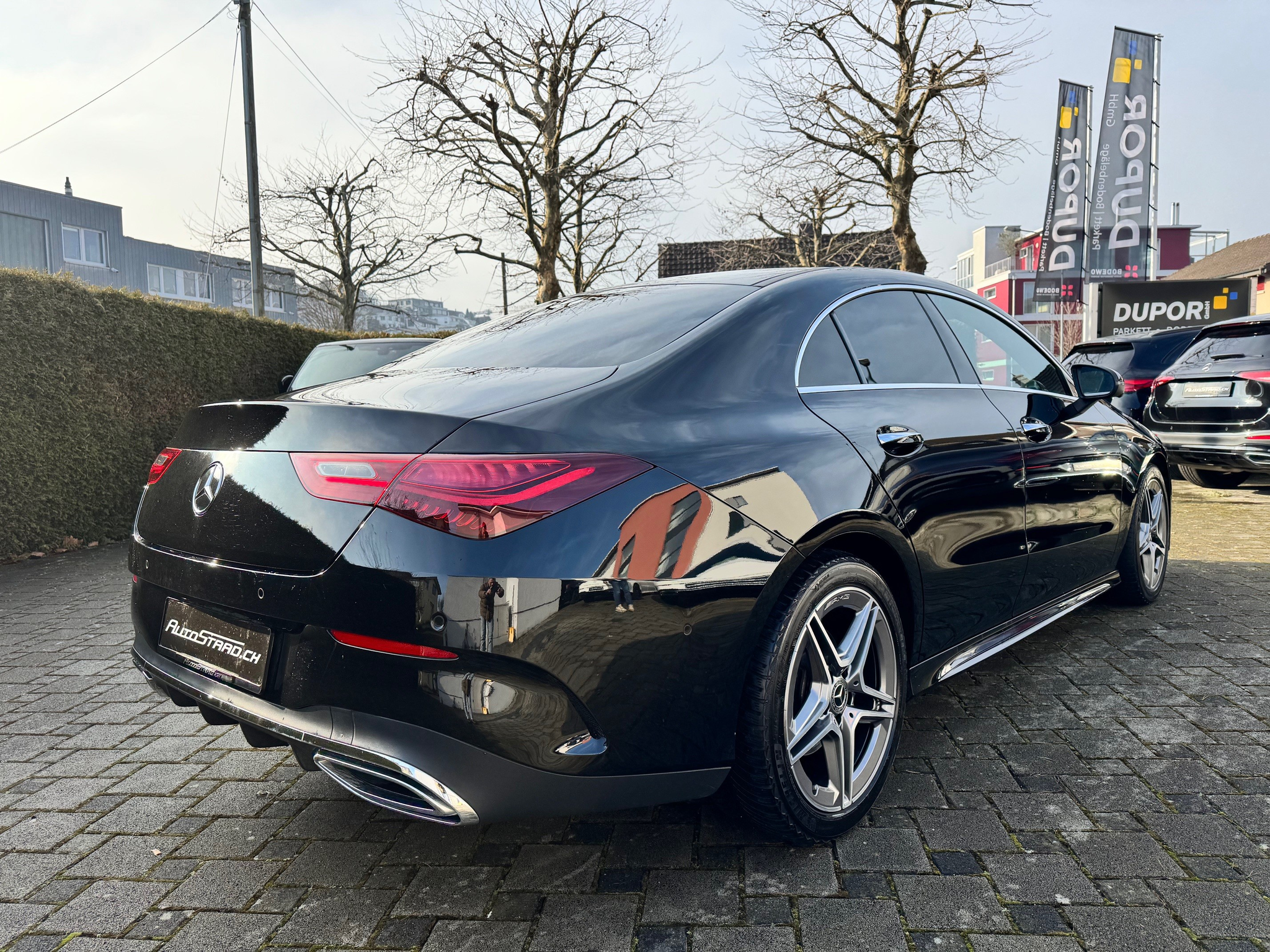 listing desktop thumbnail image 3