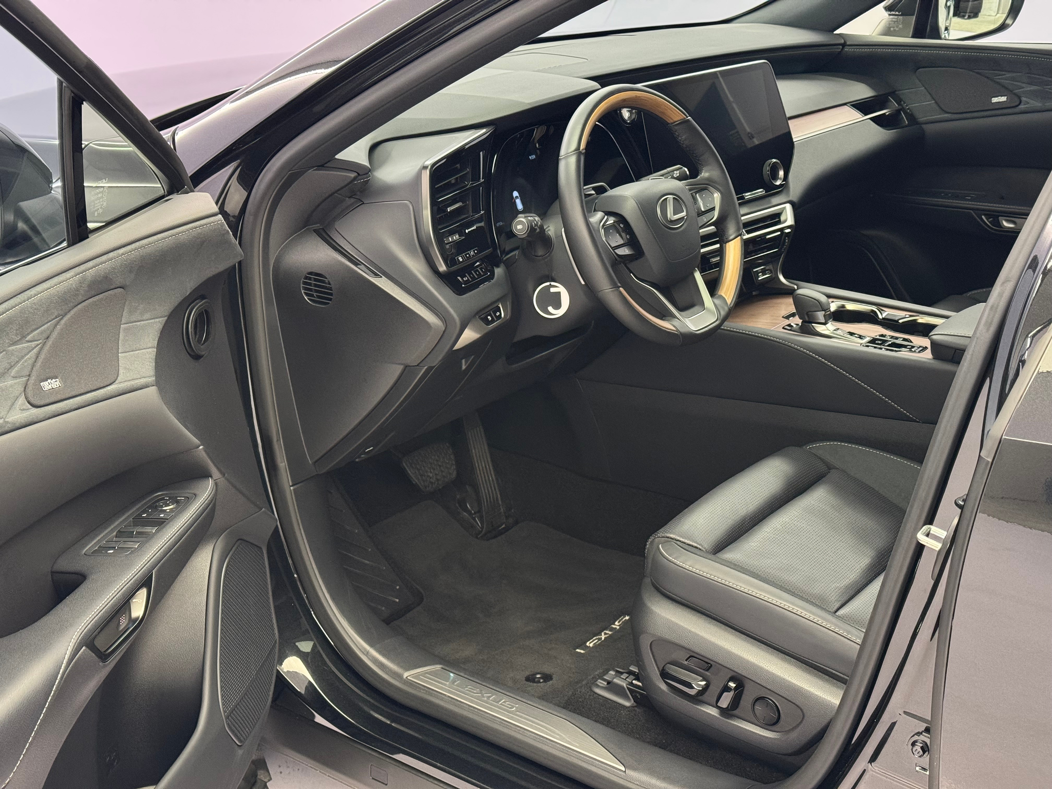 listing desktop thumbnail image 6