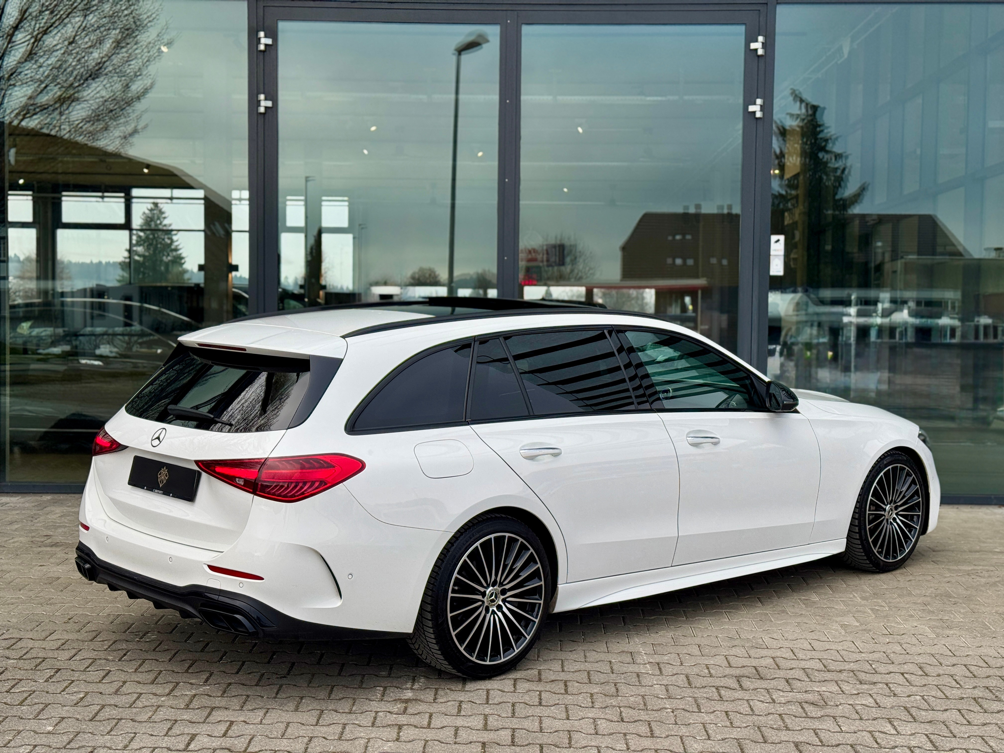 listing desktop thumbnail image 5