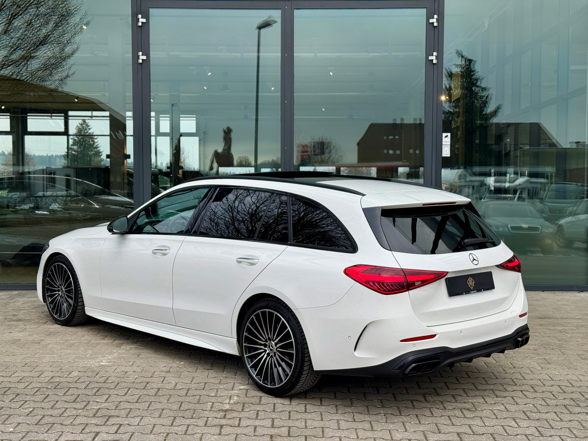 listing desktop thumbnail image 3