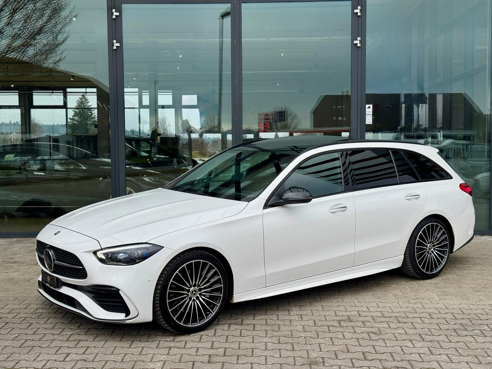 listing desktop thumbnail image 2