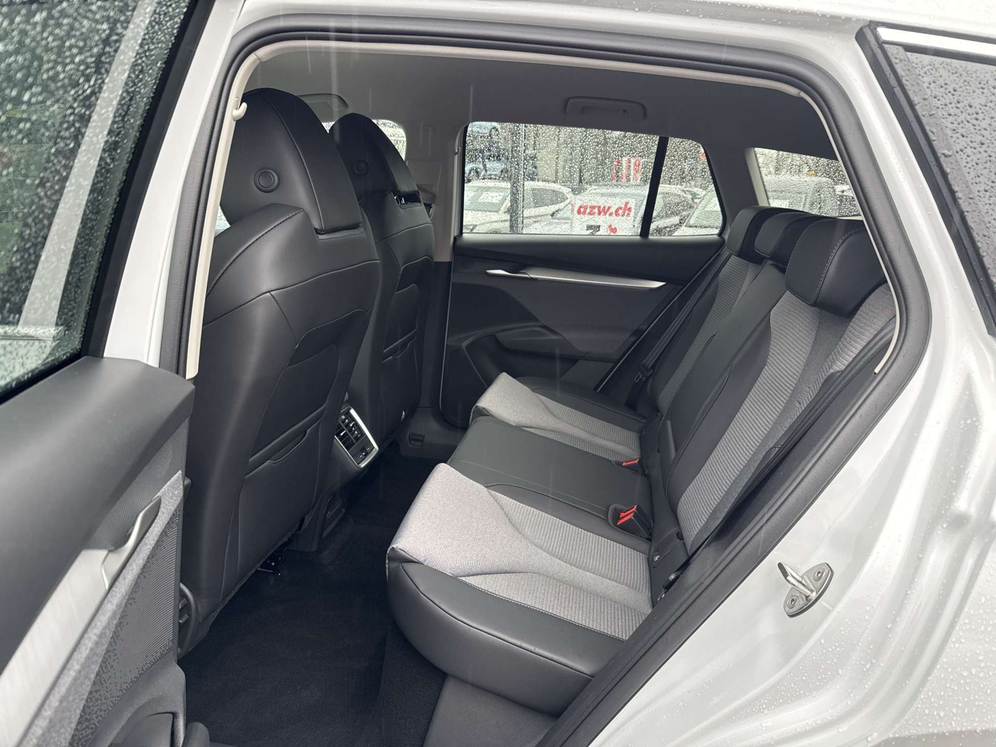 listing desktop thumbnail image 5