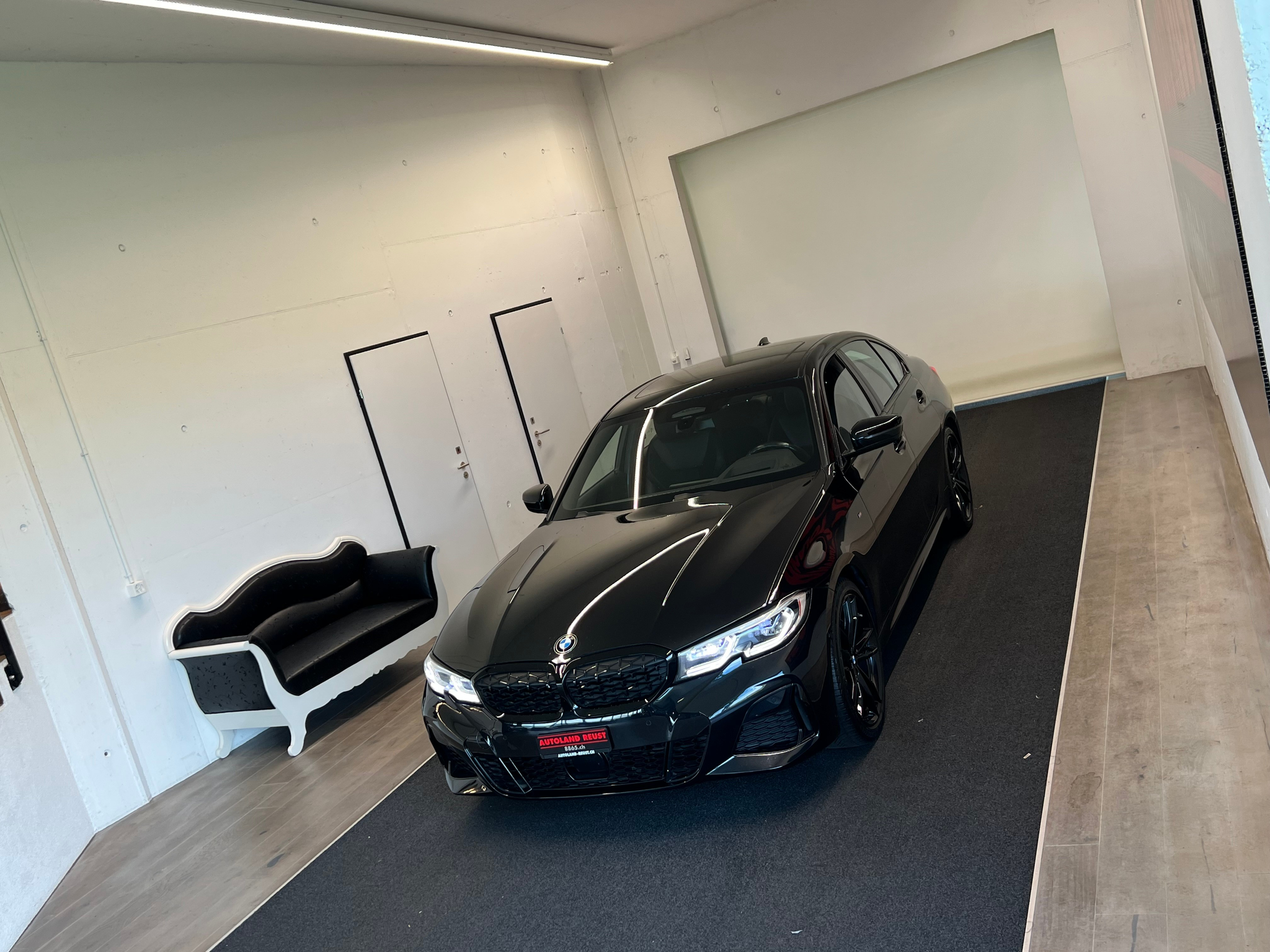 listing desktop thumbnail image 3