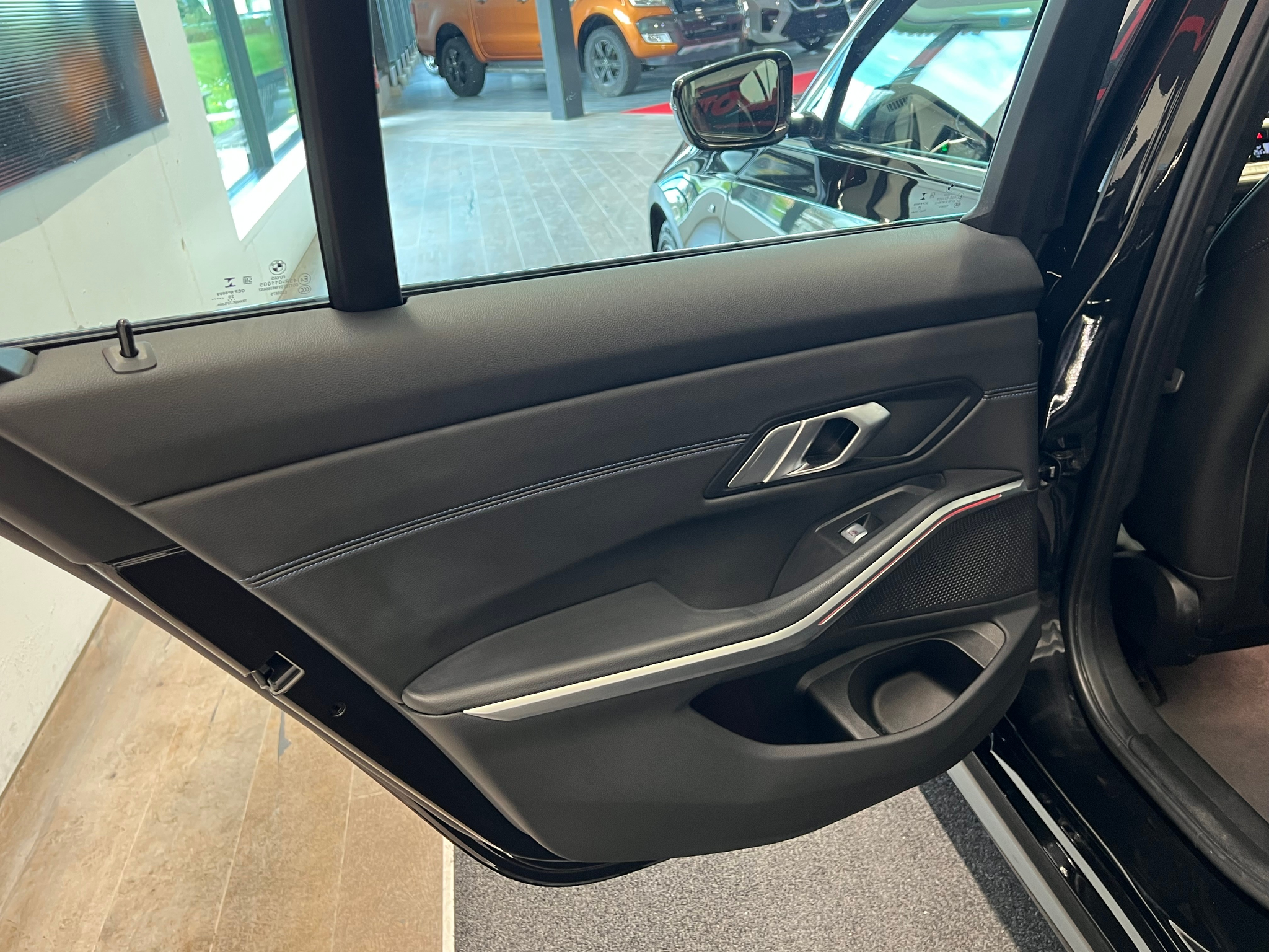 listing desktop thumbnail image 18