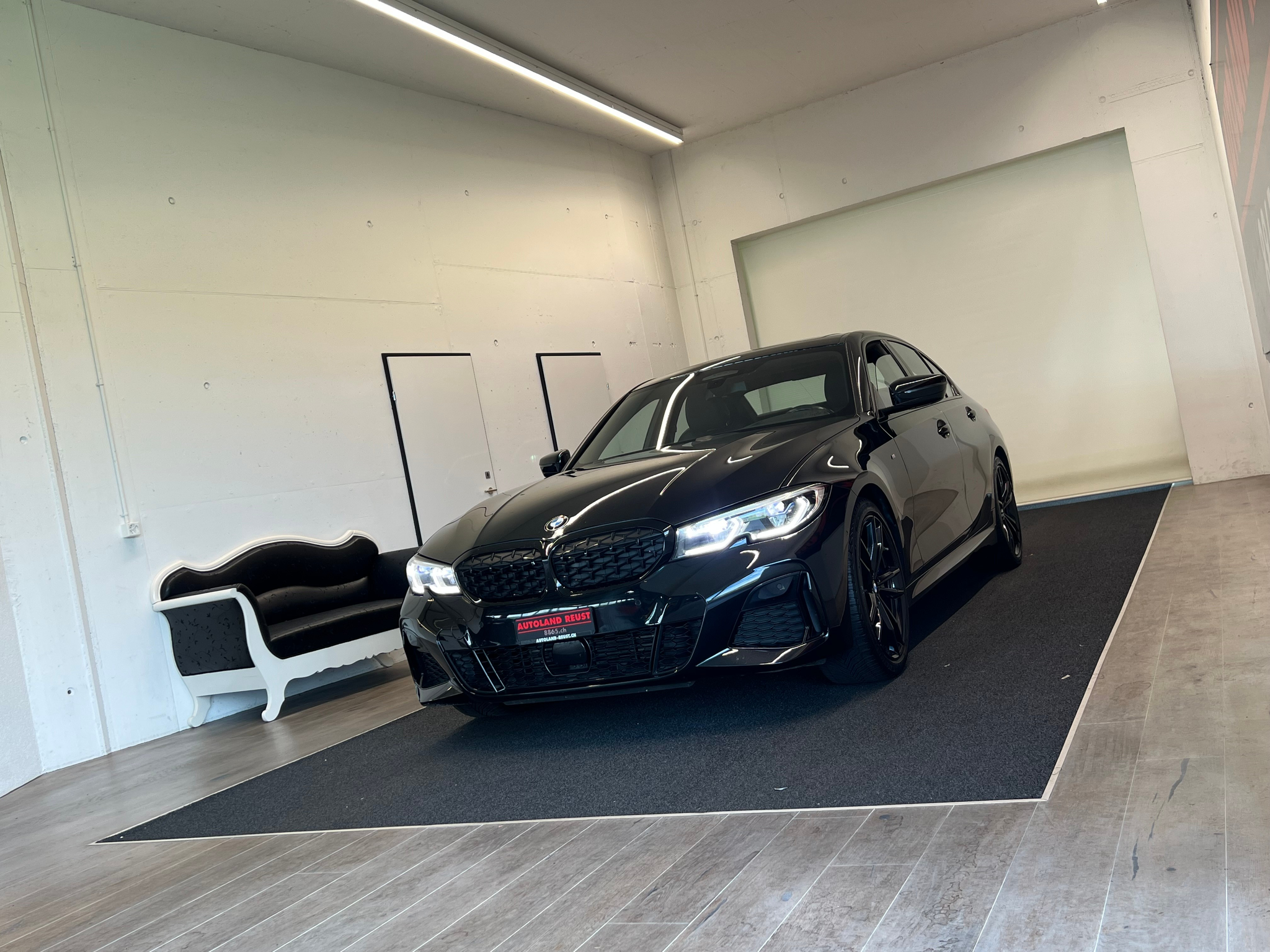 listing desktop thumbnail image 2