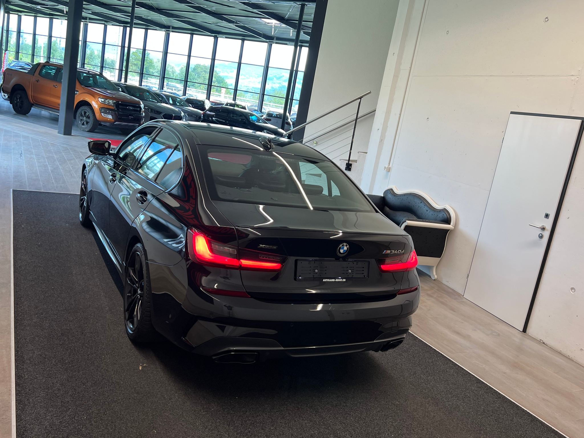 listing desktop thumbnail image 9