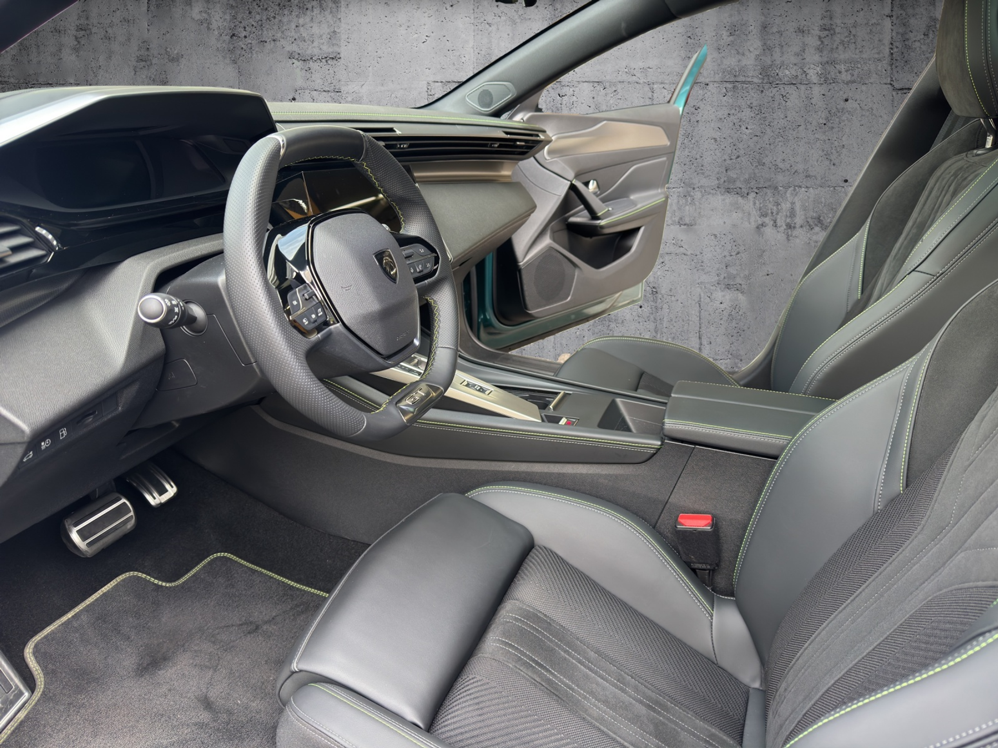 listing desktop thumbnail image 1