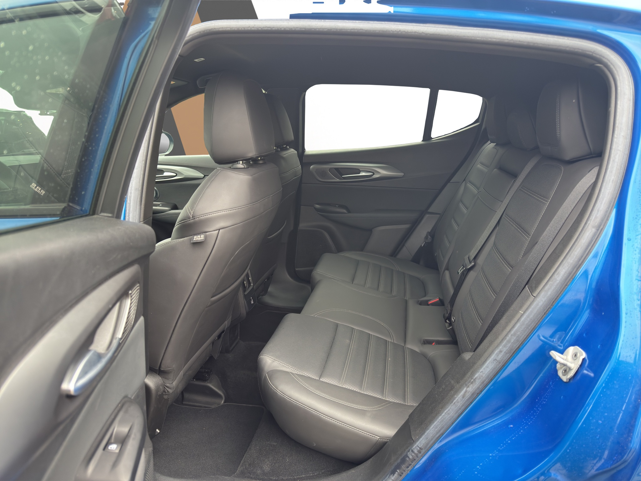 listing desktop thumbnail image 12