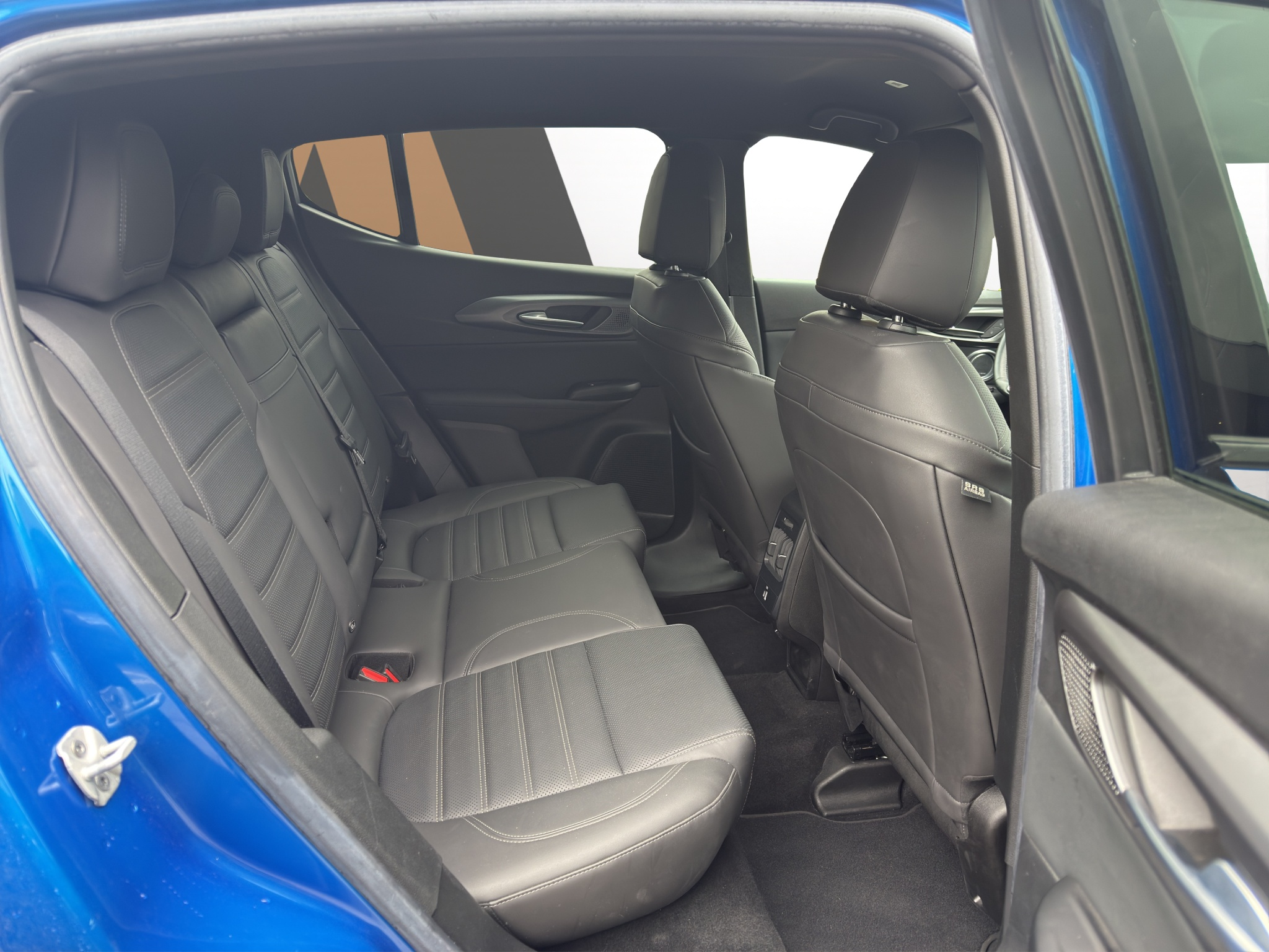 listing desktop thumbnail image 11