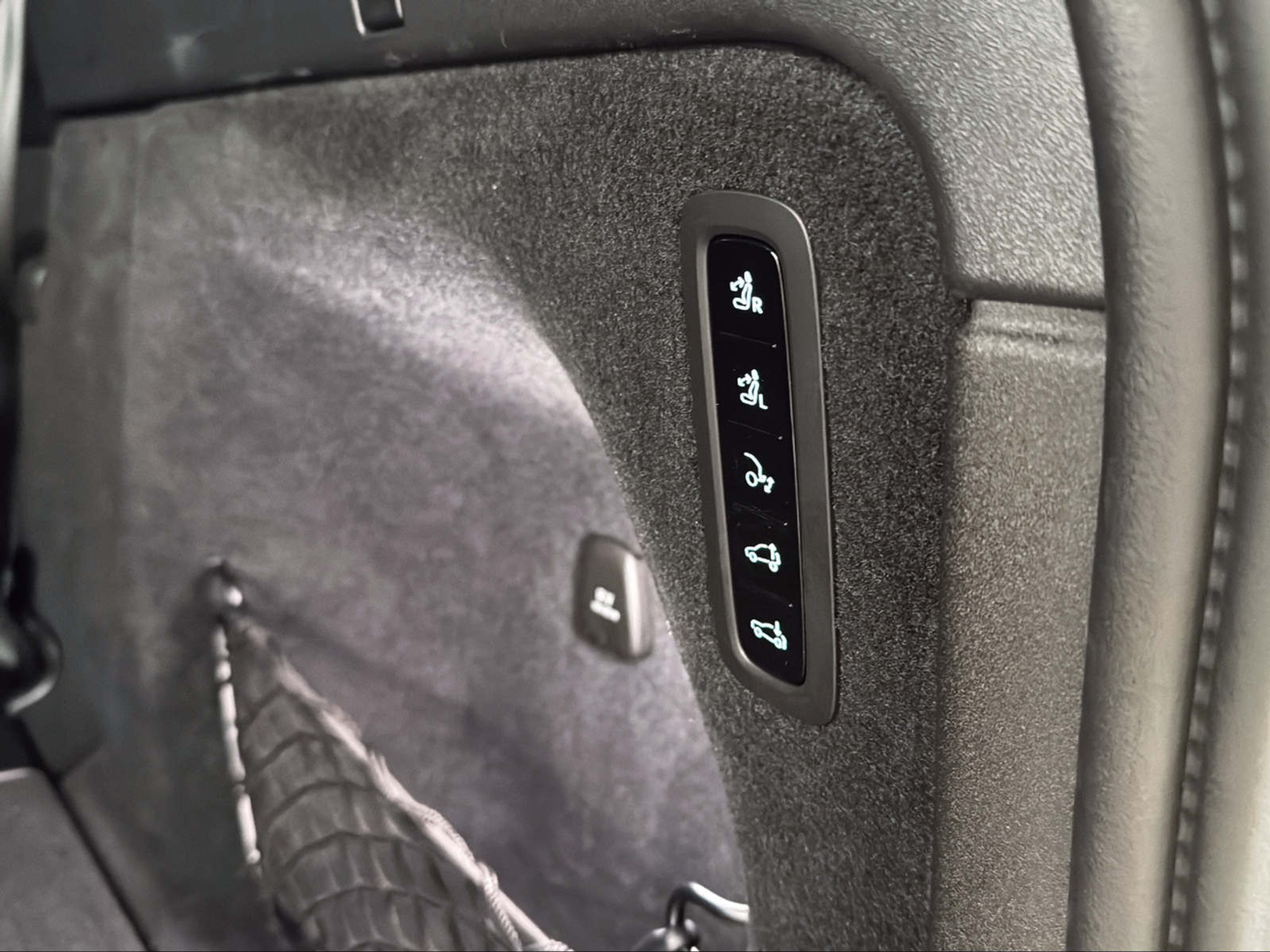 listing desktop thumbnail image 18