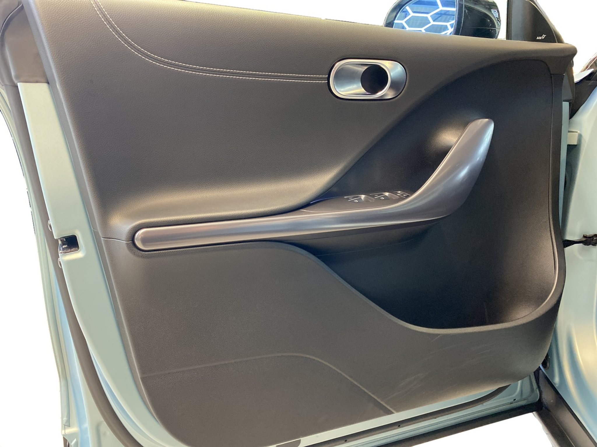 listing desktop thumbnail image 10