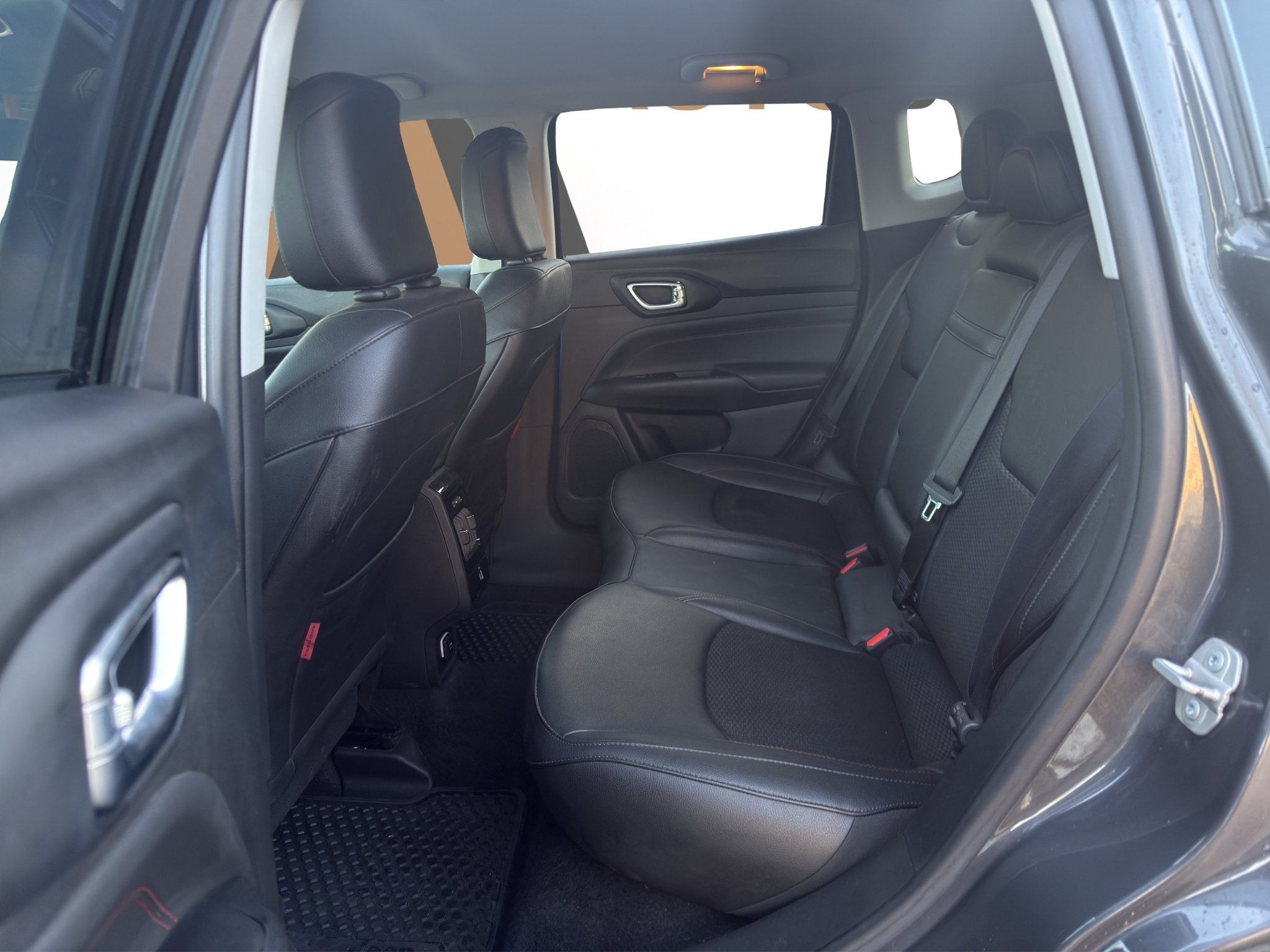 listing desktop thumbnail image 12