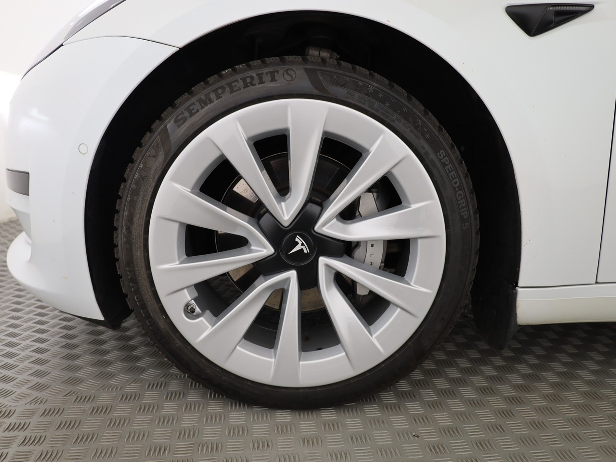 listing desktop thumbnail image 3