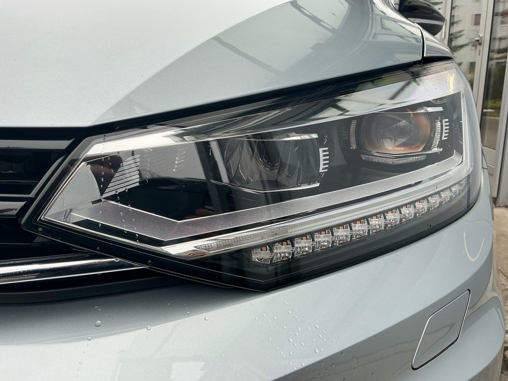 listing desktop thumbnail image 6