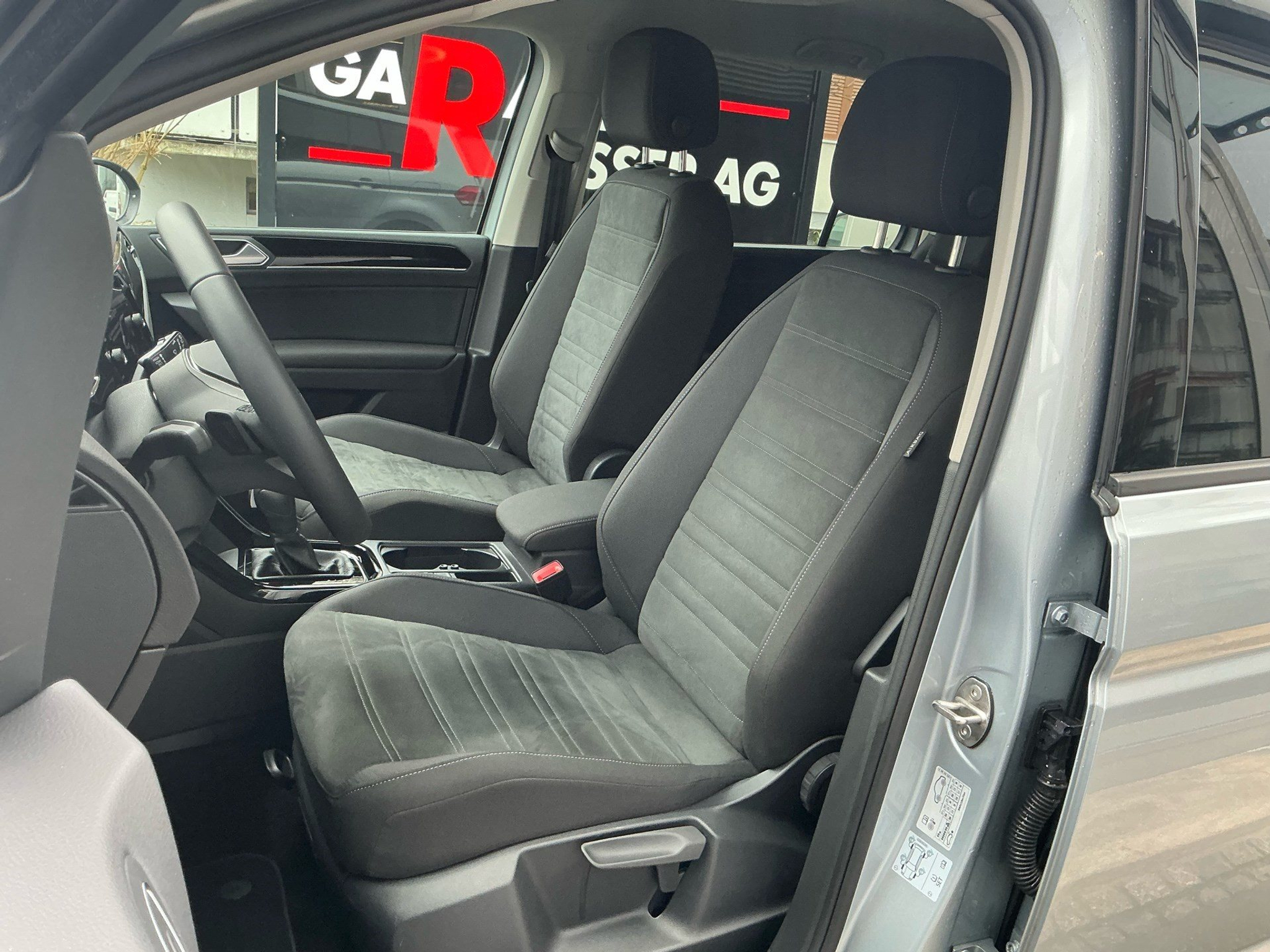 listing desktop thumbnail image 7