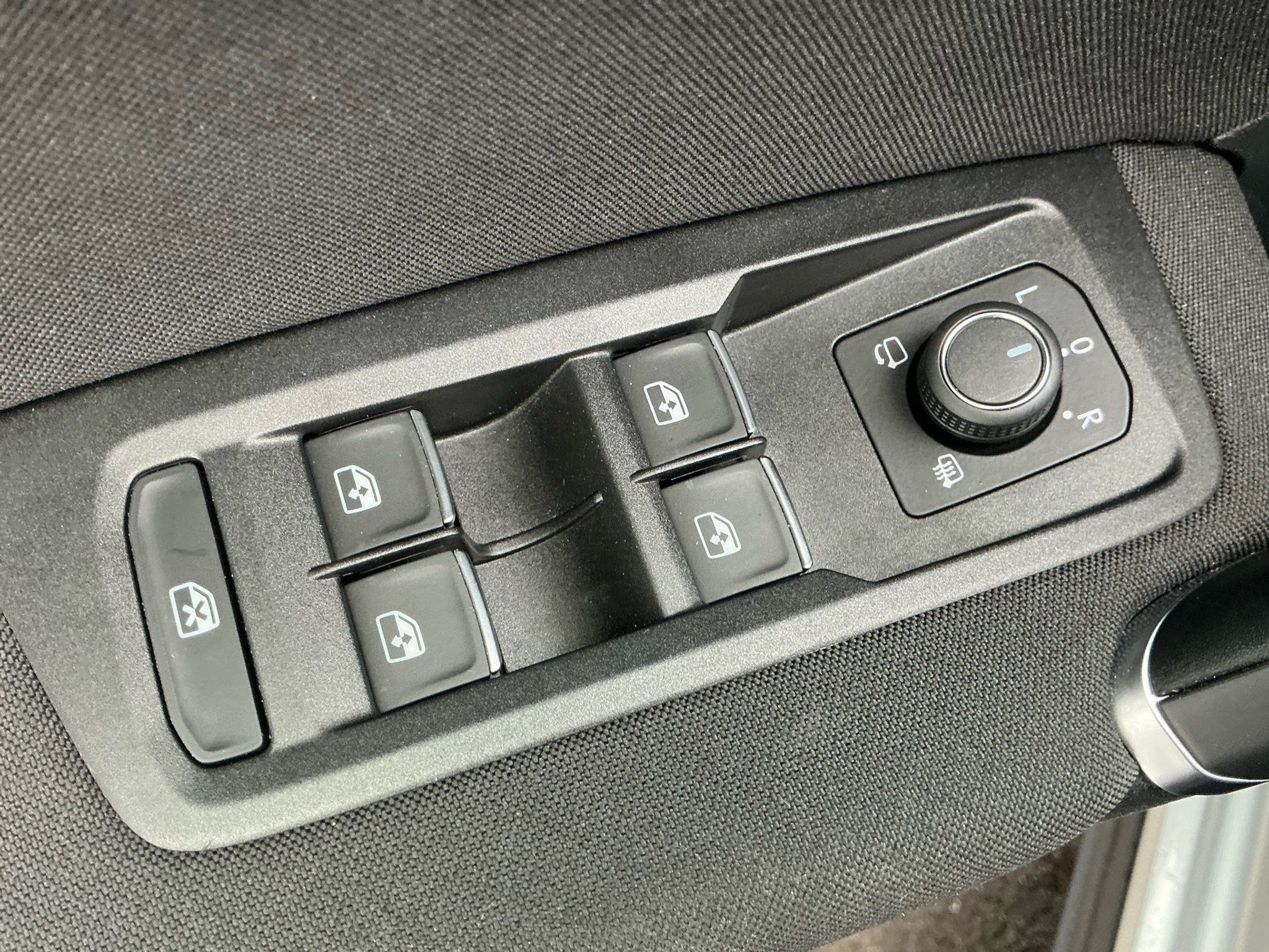 listing desktop thumbnail image 24