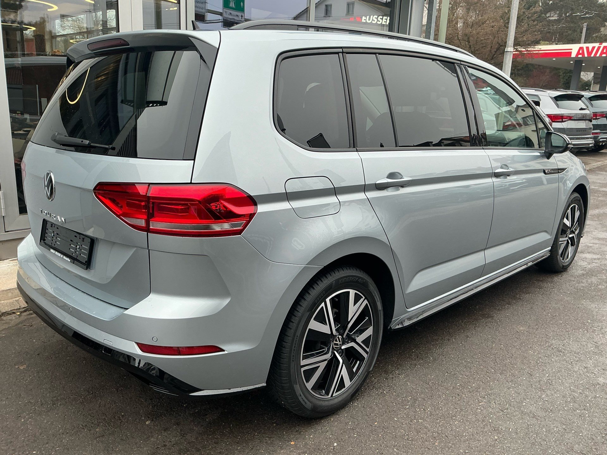 listing desktop thumbnail image 3