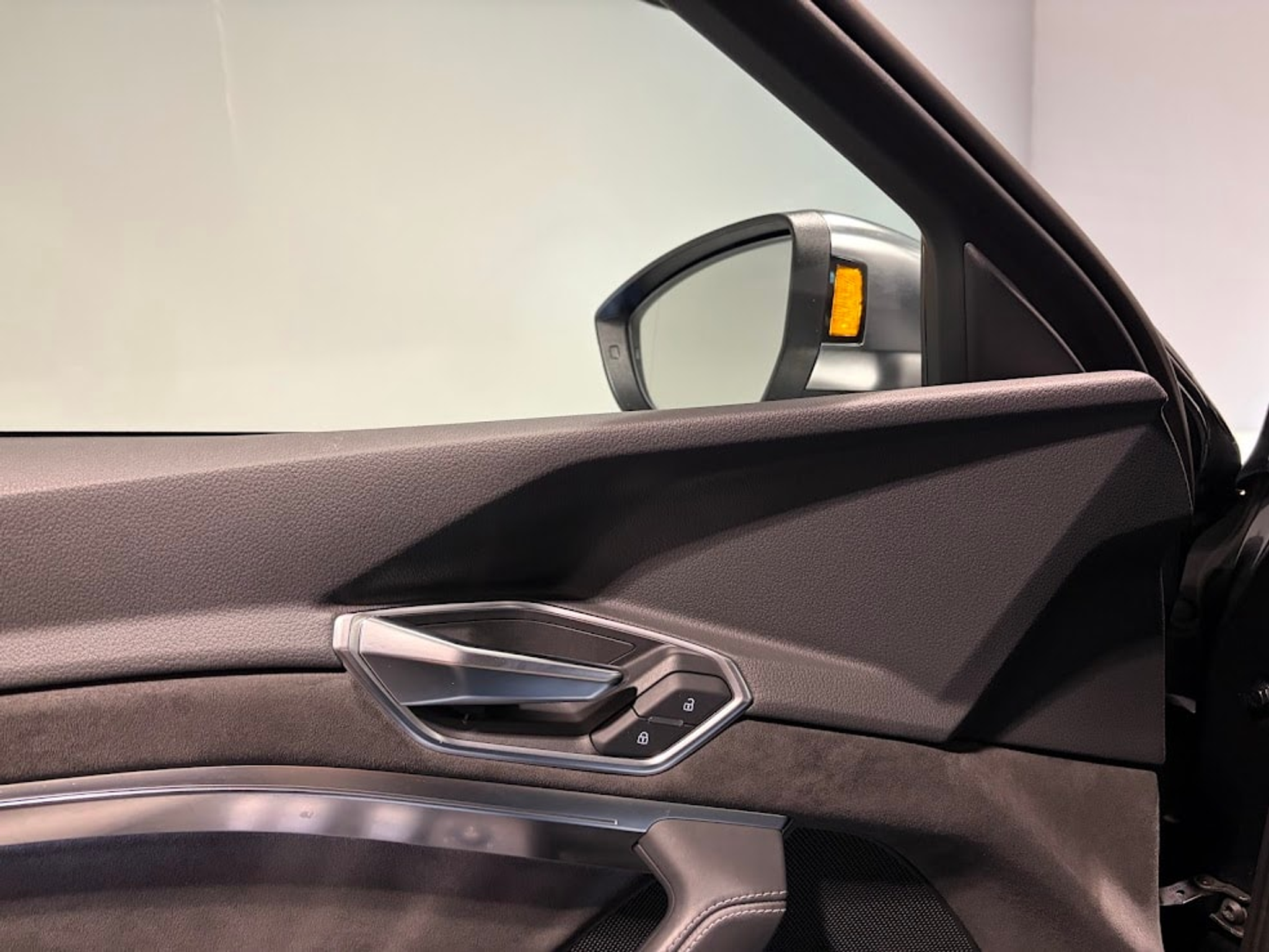 listing desktop thumbnail image 7