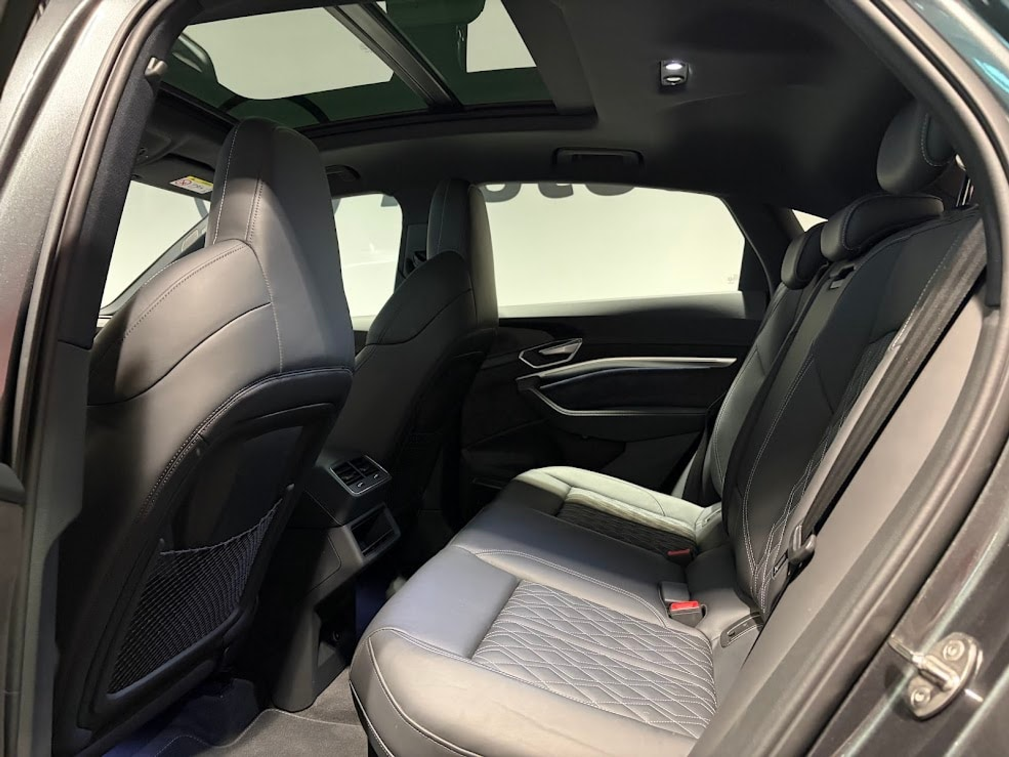 listing desktop thumbnail image 4