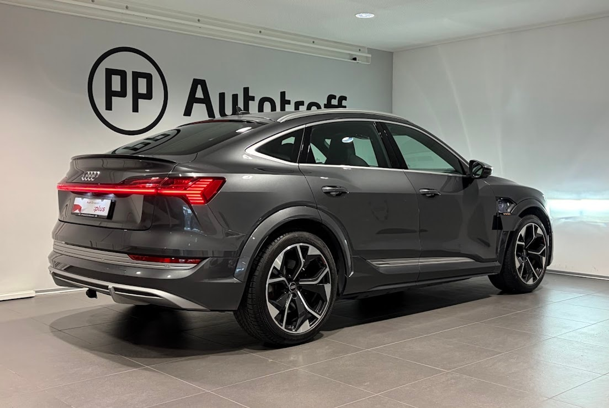 listing desktop thumbnail image 14