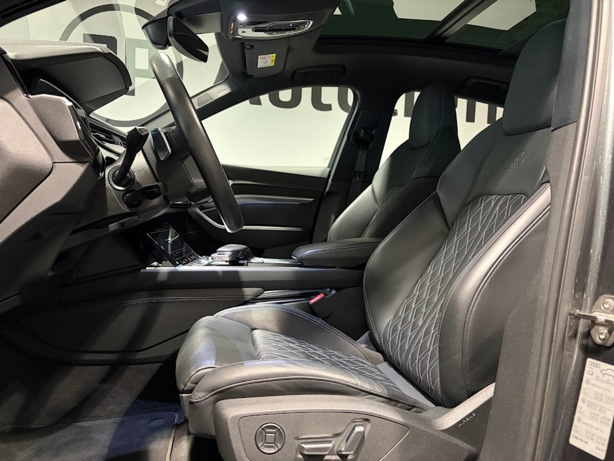 listing desktop thumbnail image 3