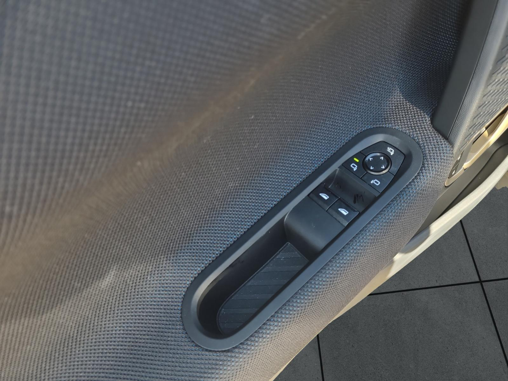 listing desktop thumbnail image 19