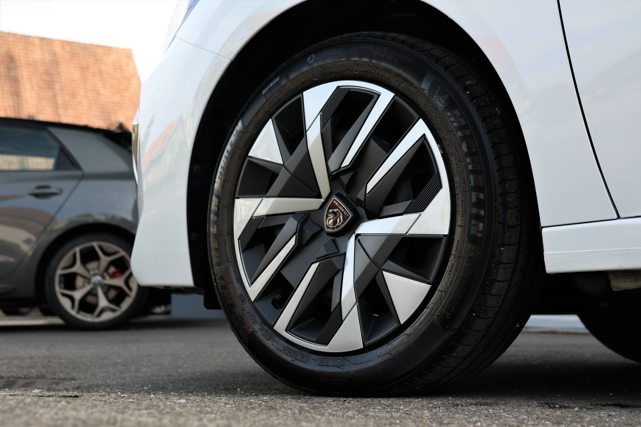 listing desktop thumbnail image 6