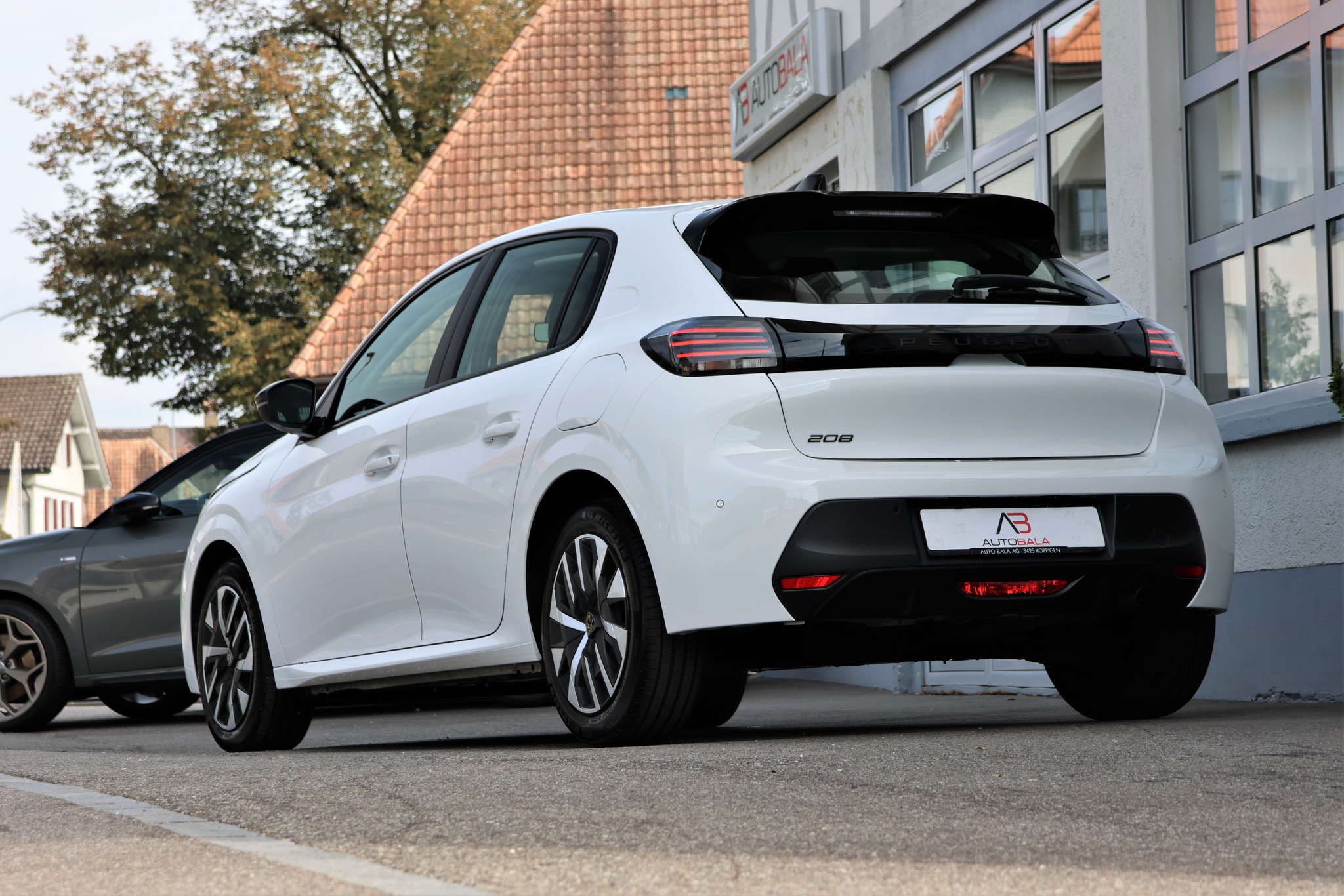 listing desktop thumbnail image 2