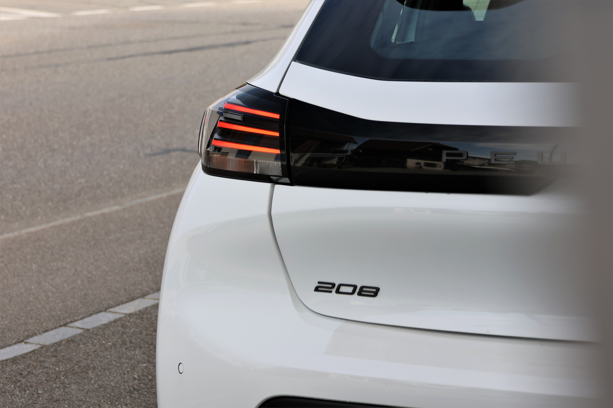 listing desktop thumbnail image 4