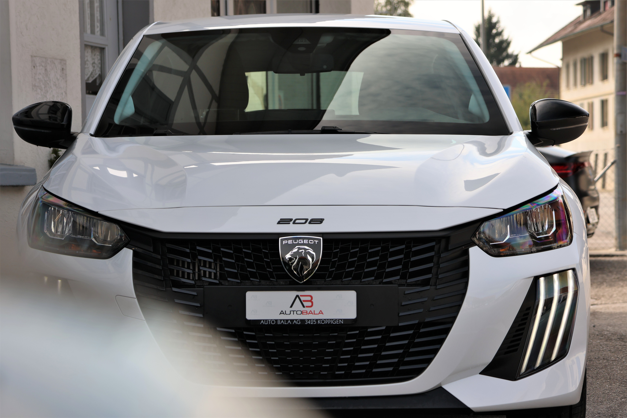 listing desktop thumbnail image 1