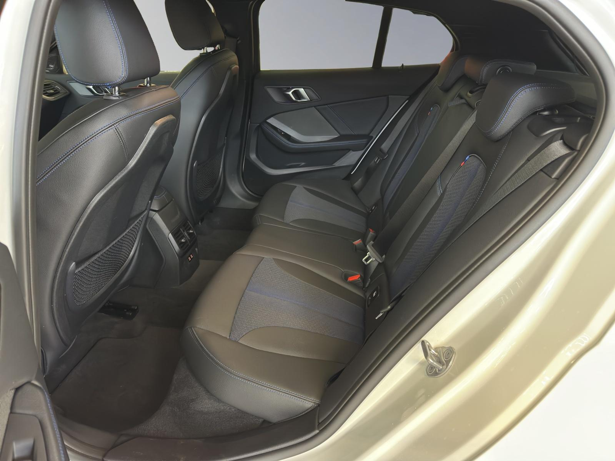 listing desktop thumbnail image 11