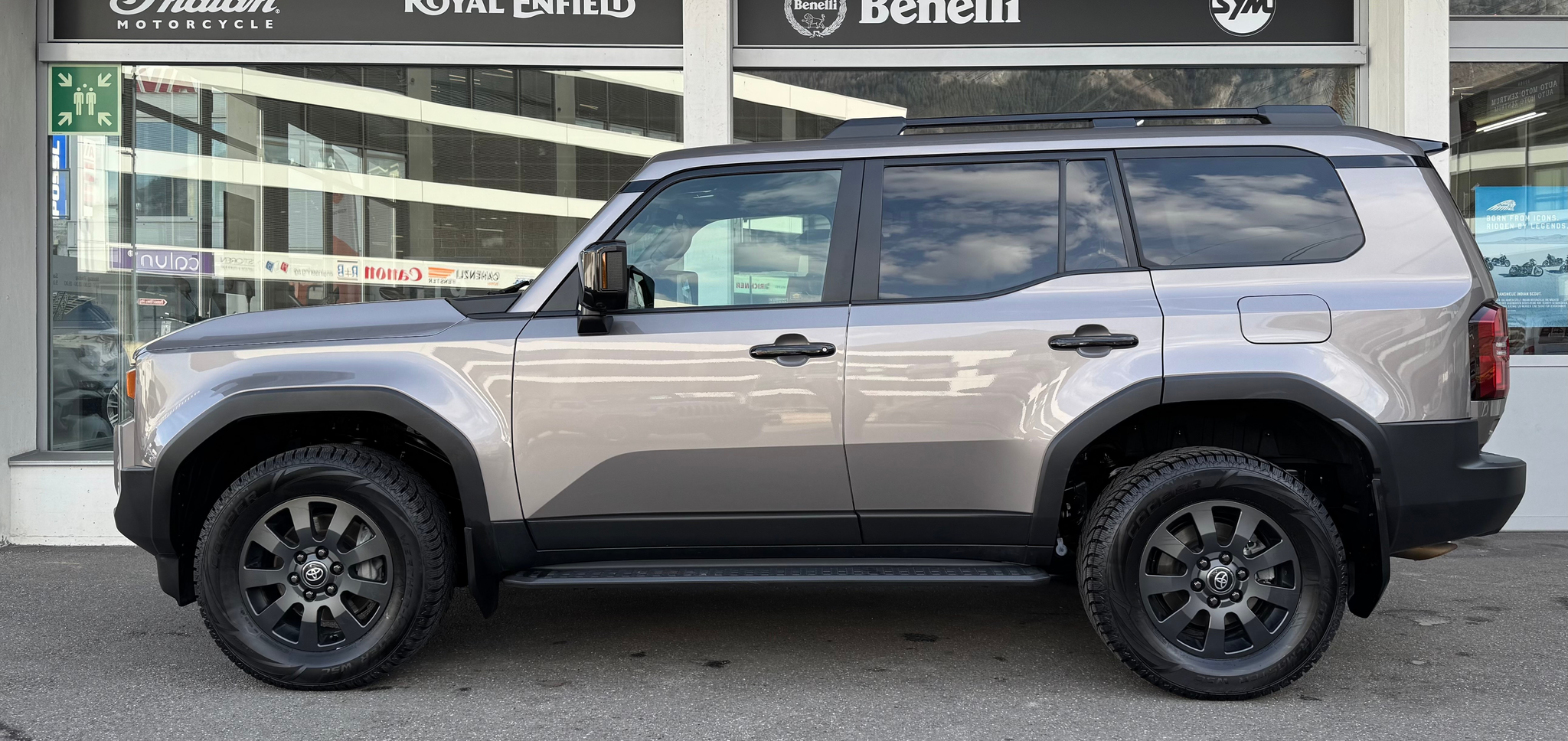 listing desktop thumbnail image 2