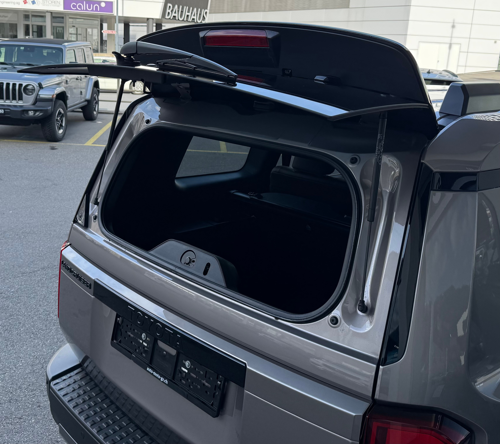 listing desktop thumbnail image 11