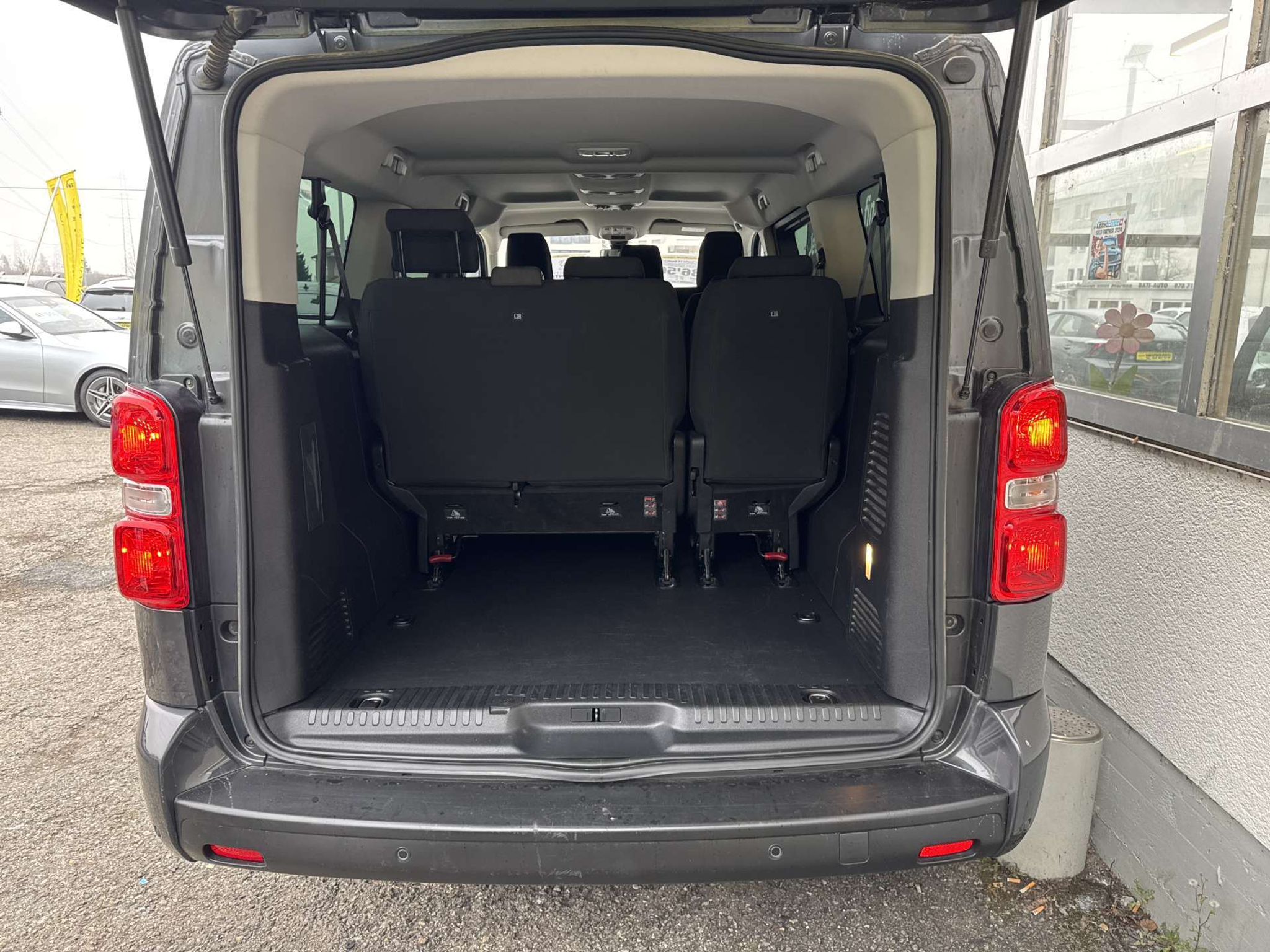 listing desktop thumbnail image 8