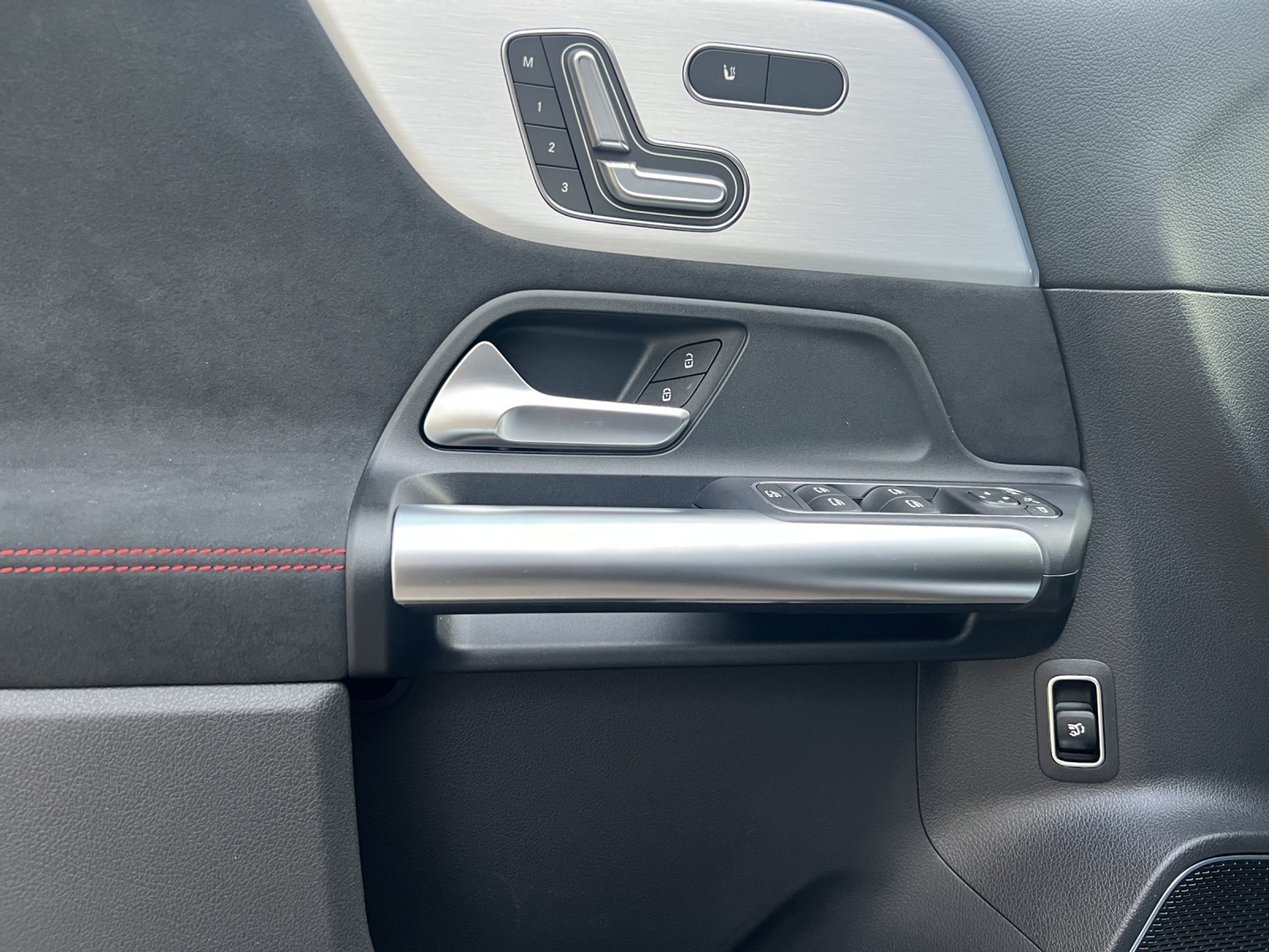 listing desktop thumbnail image 5