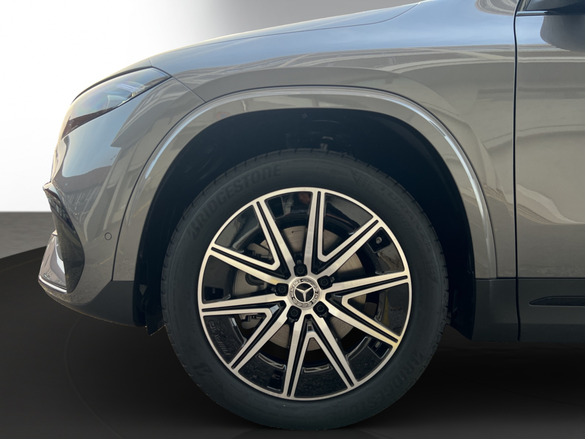 listing desktop thumbnail image 6