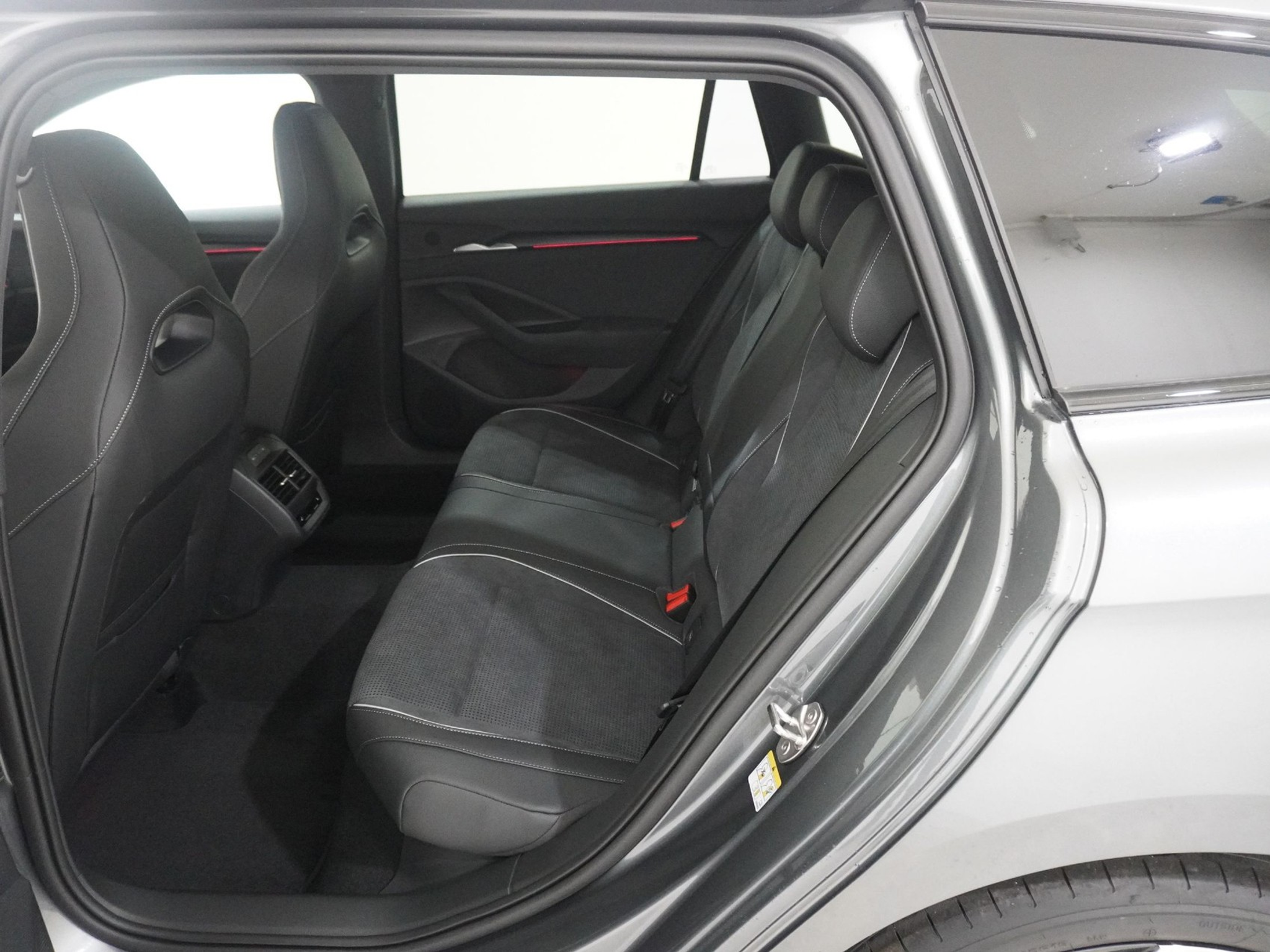 listing desktop thumbnail image 14