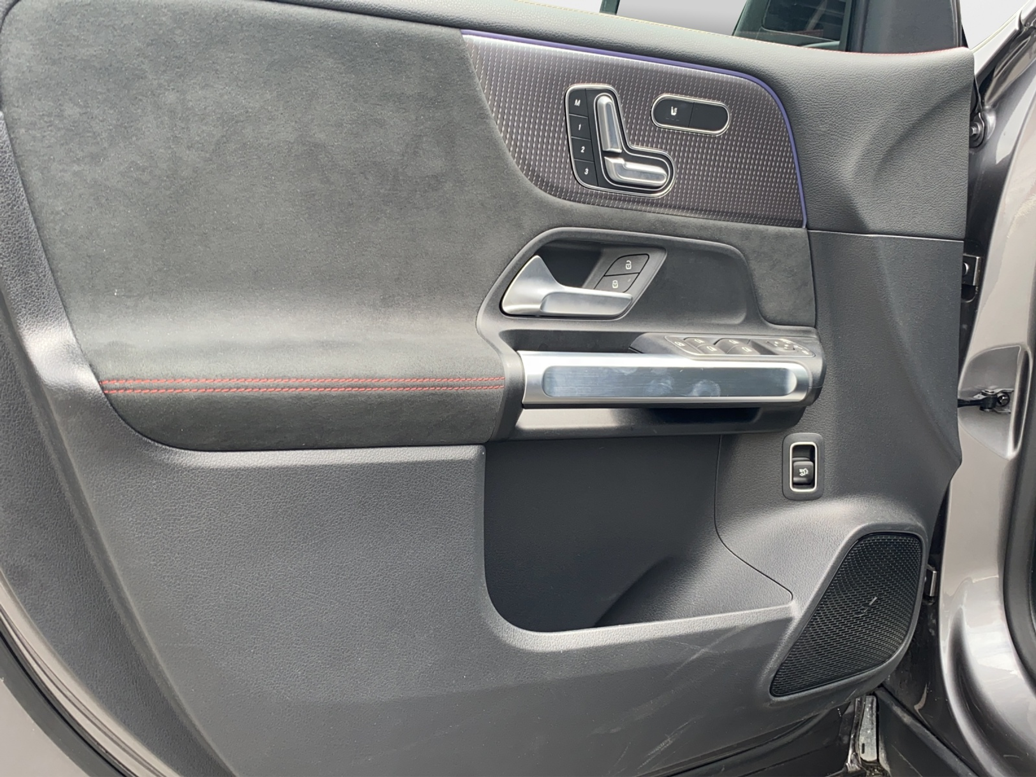 listing desktop thumbnail image 11