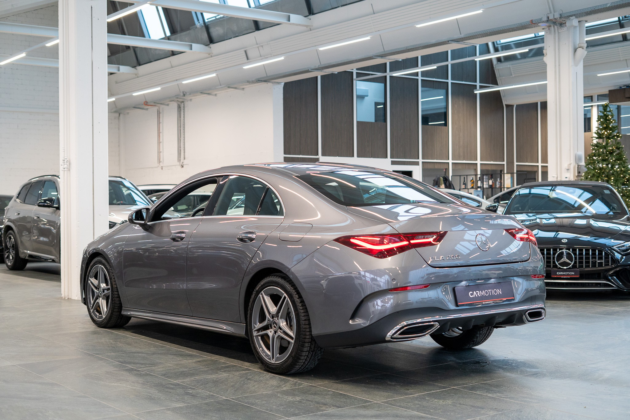 listing desktop thumbnail image 3