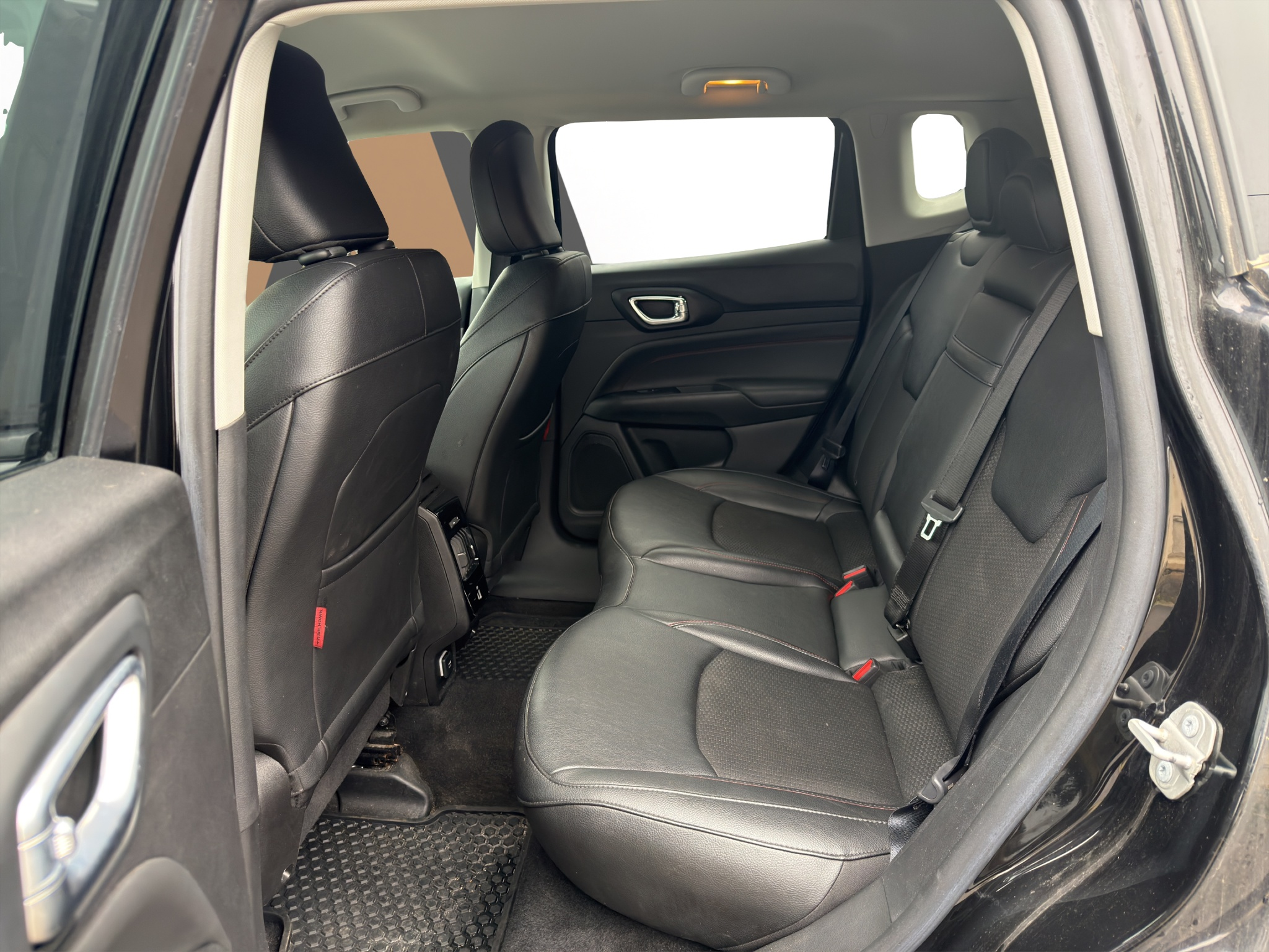 listing desktop thumbnail image 12